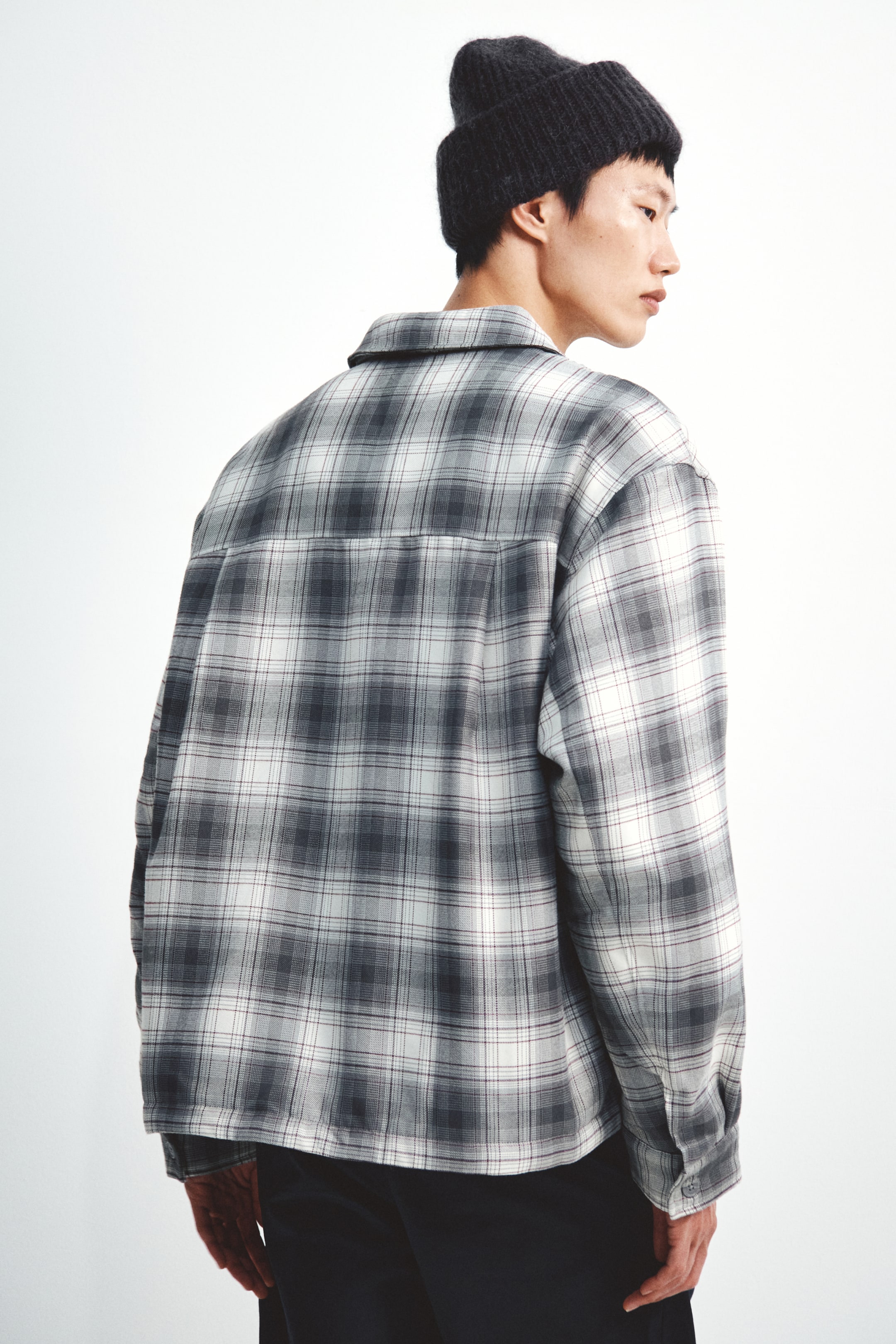 이미지 확대 보기: 라이트 패딩 오버셔츠 - 그레이/체크 - Men | H&M KR 3