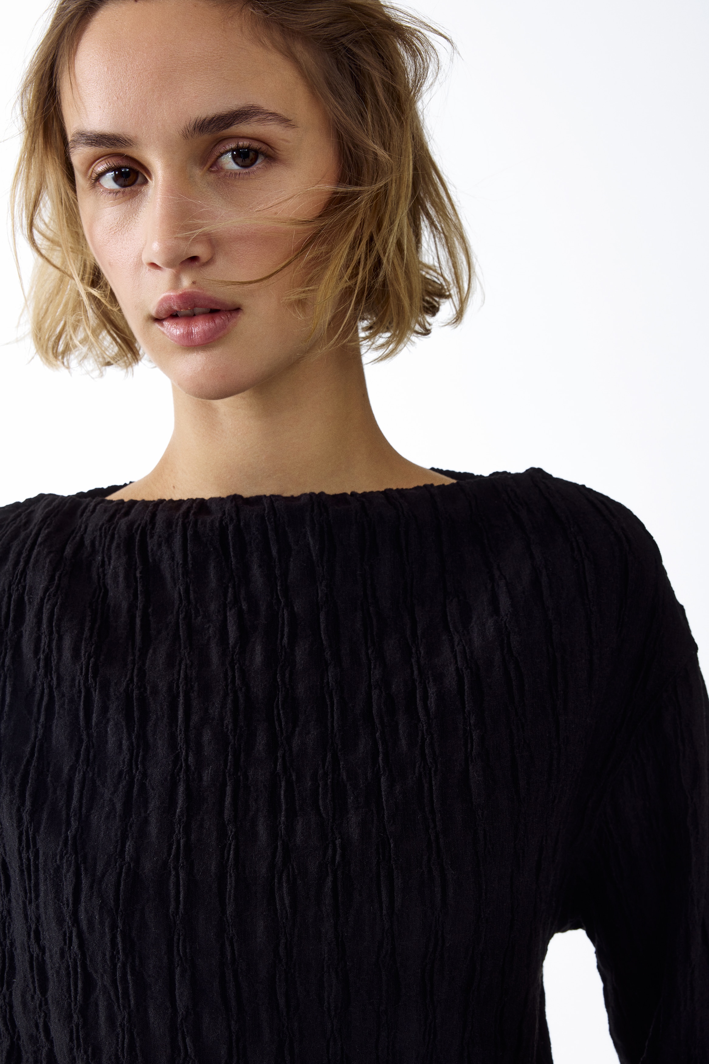 Top med bådudskæring - Sort/Mørkebrun/Creme