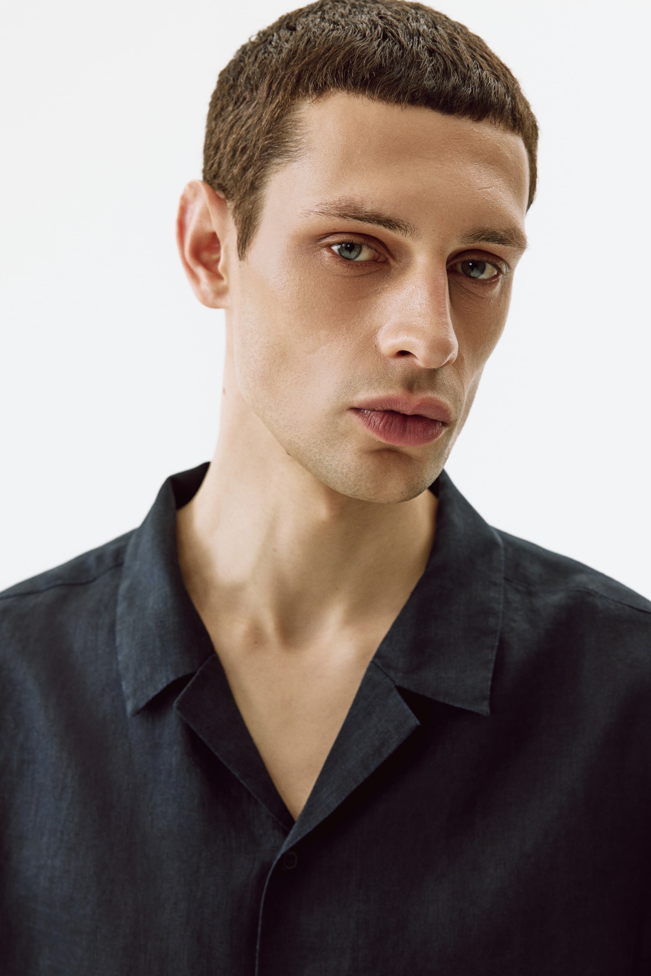Мужские рубашки H&M Relaxed-Fit Linen Resort Shirt — фото 5