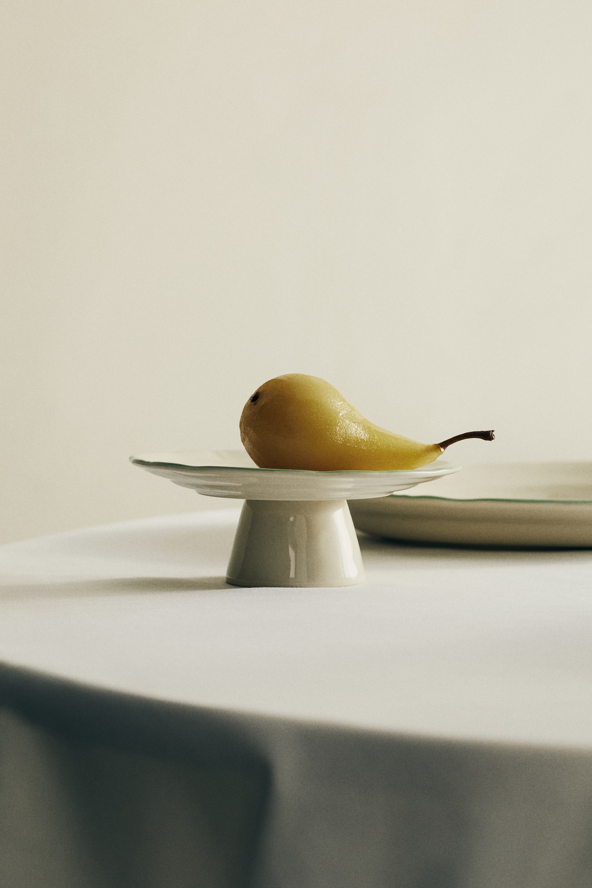 Small stoneware cake stand - Light beige/Green/Light beige/Pink