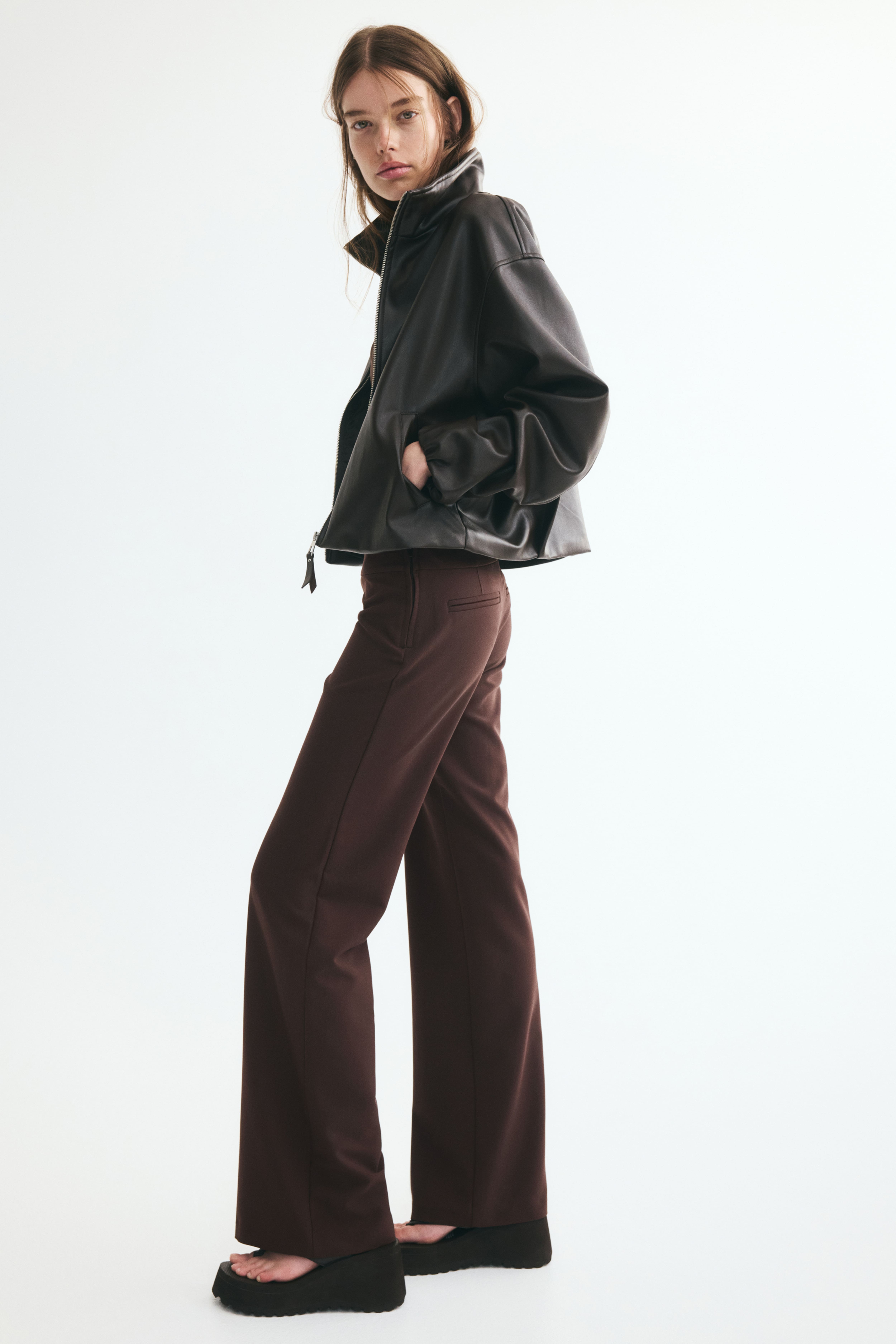 Pantalon taille basse en sergé