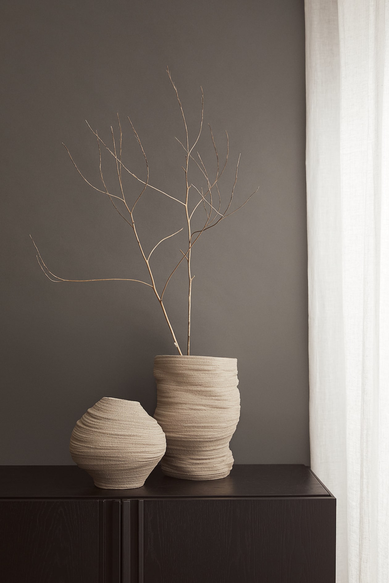 Asymmetric stoneware vase - Greige - Home All | H&M GB