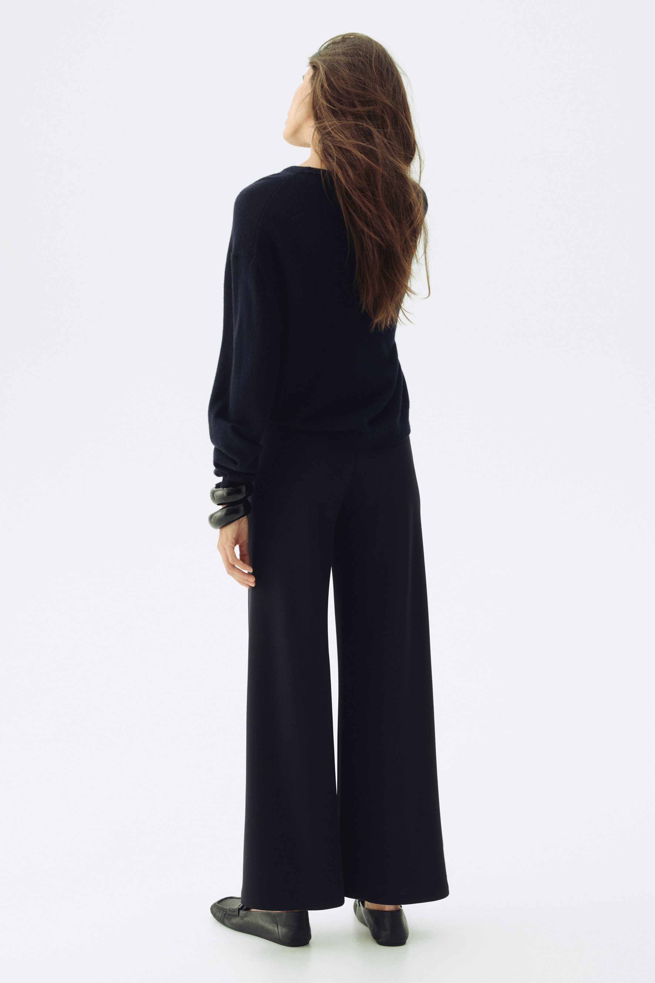 Zobrazit větší obrázek: MAMA Široké kalhoty - Námořnická modř - ŽENY | H&M CZ 3