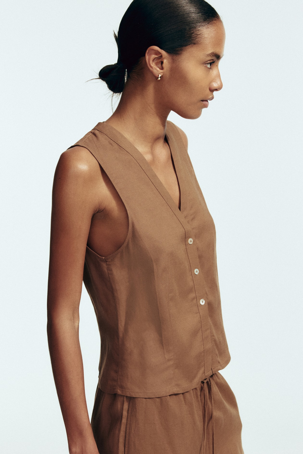 Sleeveless Linen-Blend Shirt - image 3