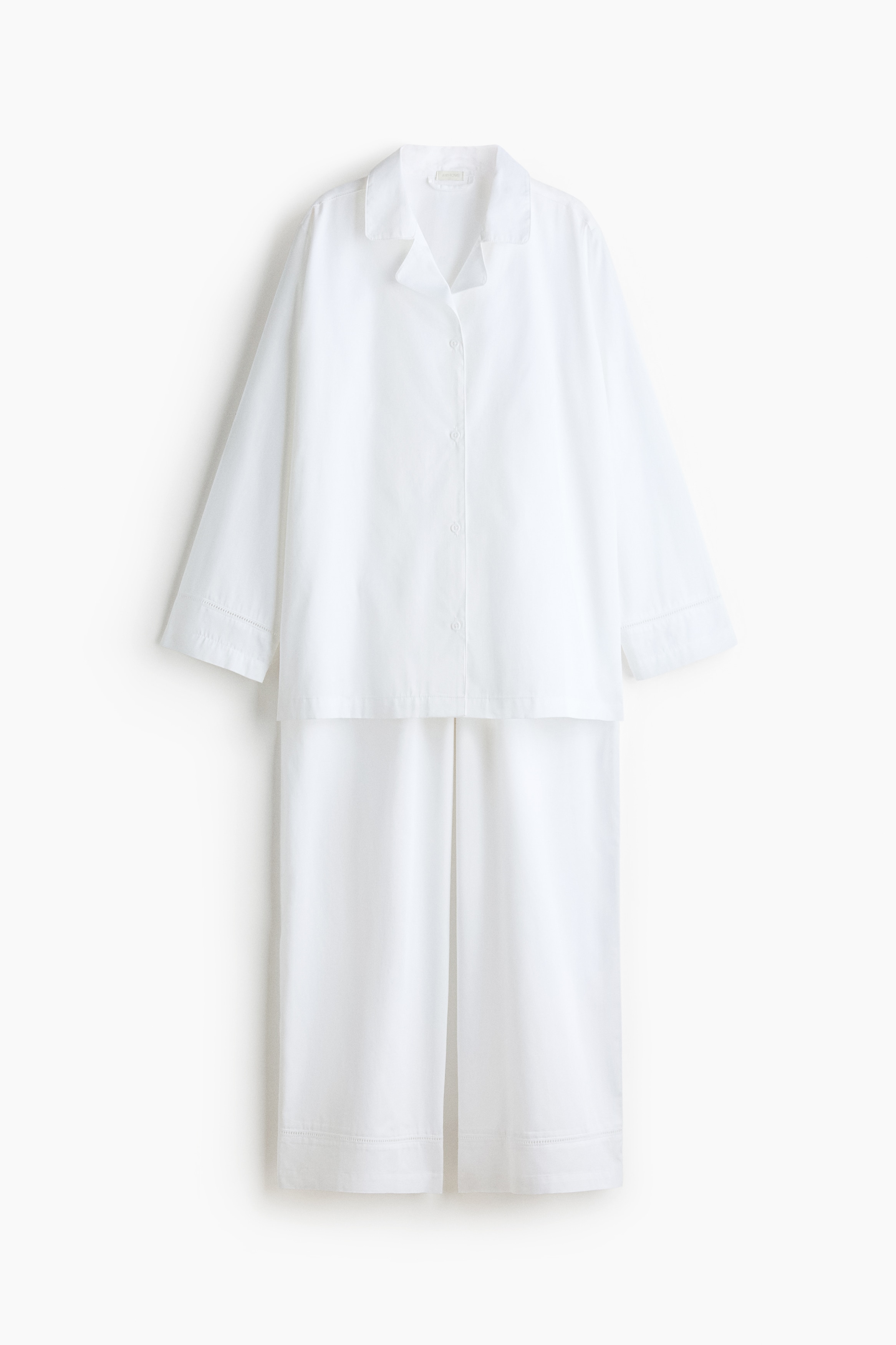 Cotton sateen pyjamasModel