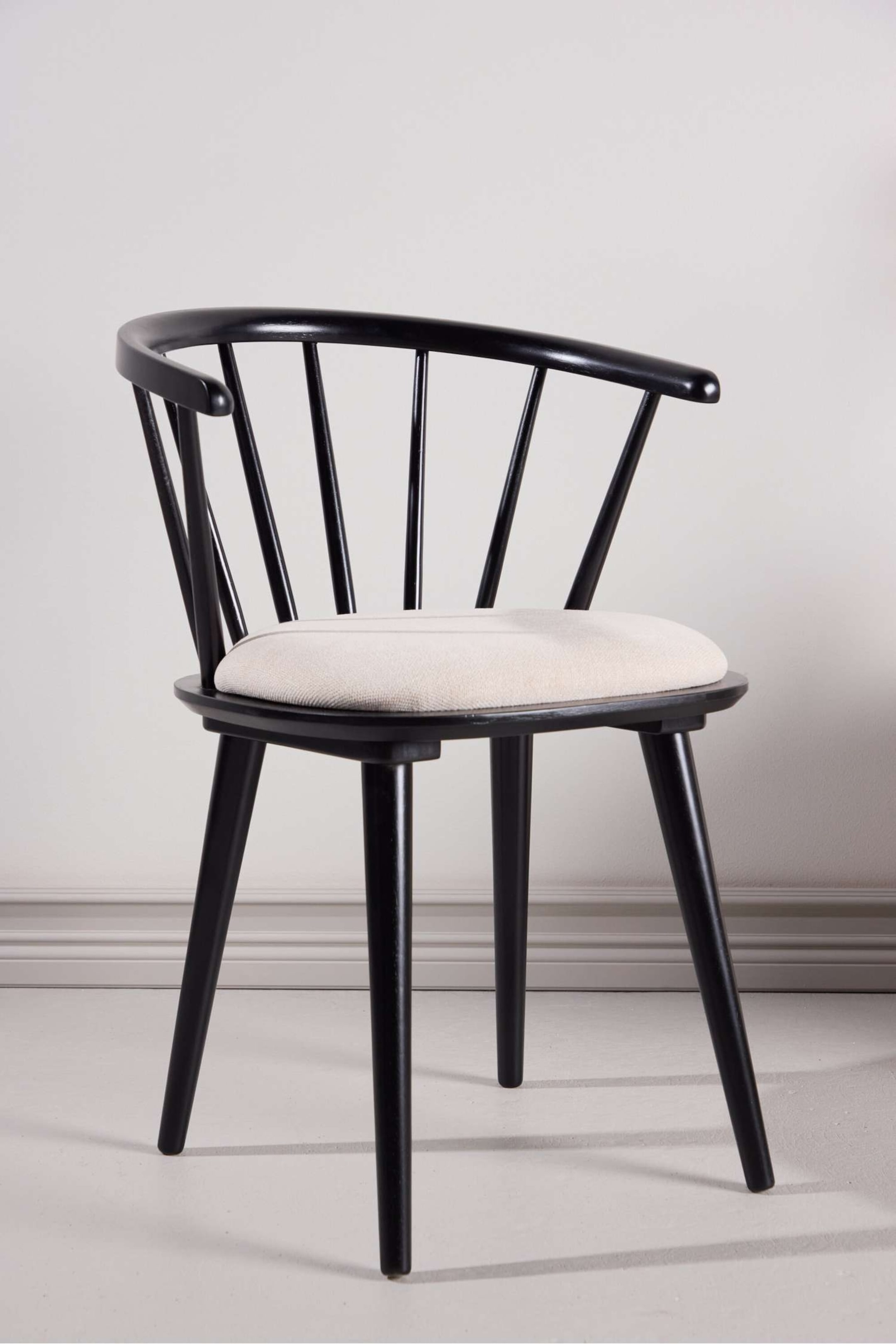 Zobacz większy obraz: Bobby Dining Chair 2-pack - Drewno Kauczukowe, Czarny - Venture Home - HOME | H&M PL 1