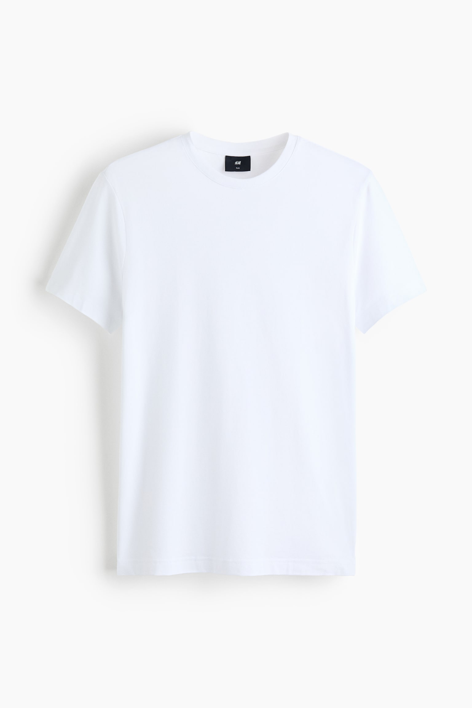 Uma t-shirt de malha de algodão branca está pendurada, numa vista frontal, exibindo um decote redondo com acabamento canelado, mangas curtas e uma bainha de corte direito. A peça slim fit apresenta uma silhueta limpa e ajustada. - 1