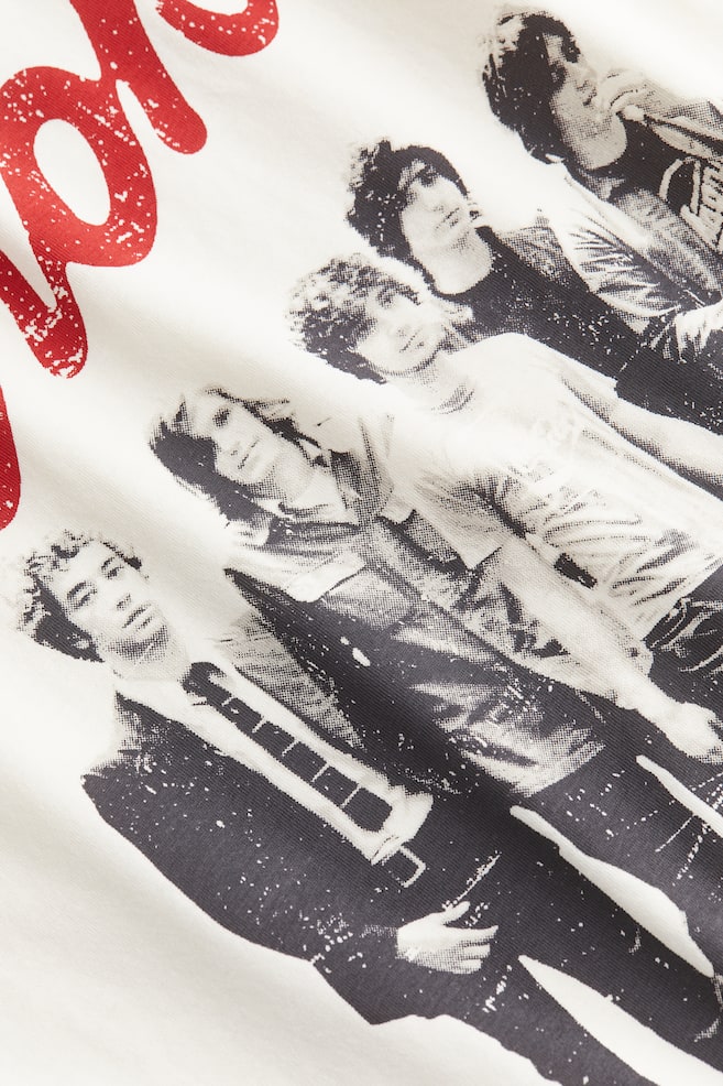 Oversized T-shirt med tryk - Creme/The Strokes/Mørkegrå/Nirvana/Mørkegrå/Joan Jett/Lysegrå/Fender/Mørkegrå/Smiley®/Hvid/System of a Down/Creme/Formula 1/Hvid/Mary J Blige/Lys rosa/Yungblud/Creme/Saweetie/Sort/Formula 1/Sort/The Stooges - 3
