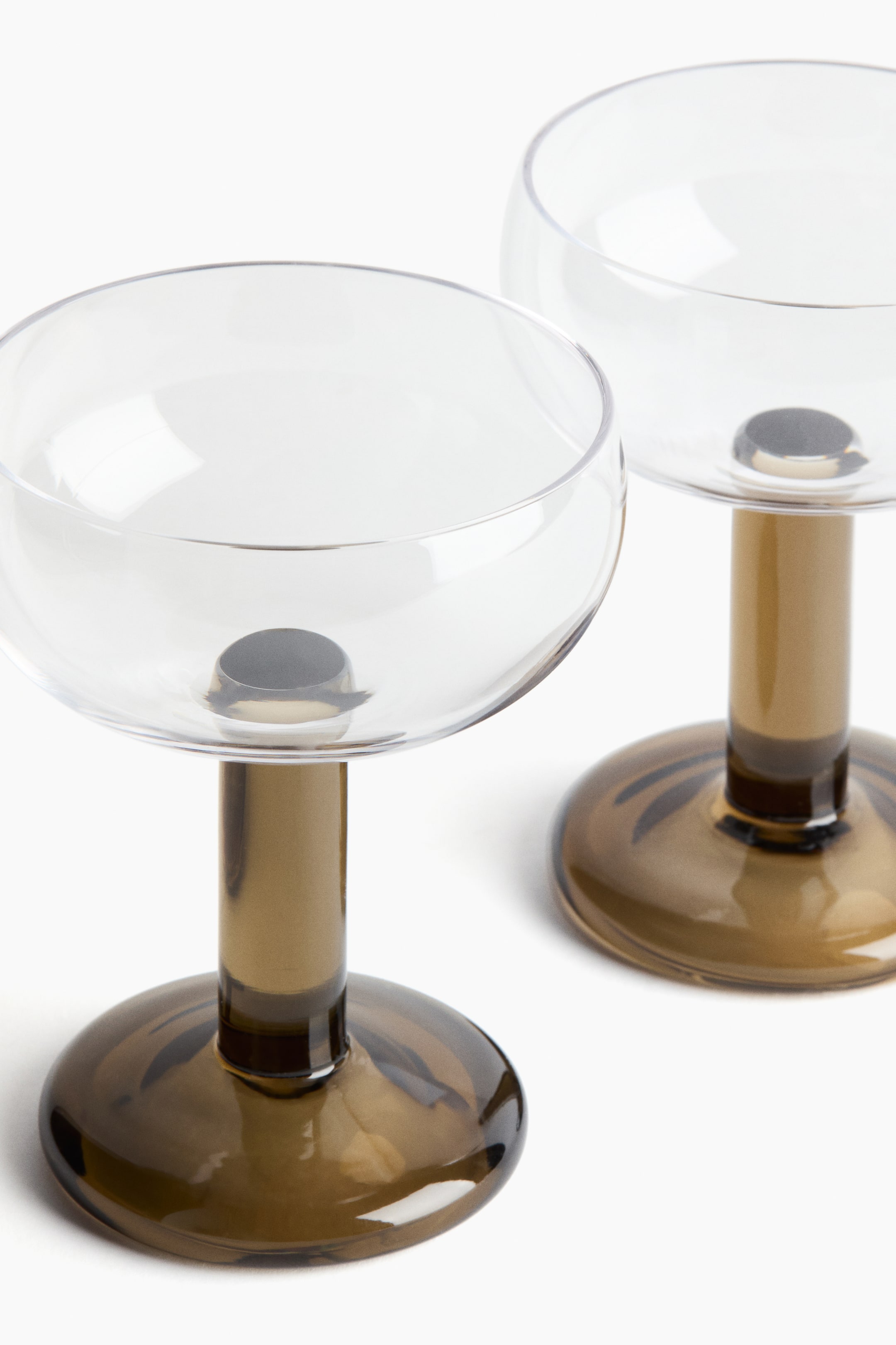 Ver imagen más grande: Pack de 2 copas coupe en vidrio soplado - Transparente/Verde aceituna - HOME | H&M ES 4