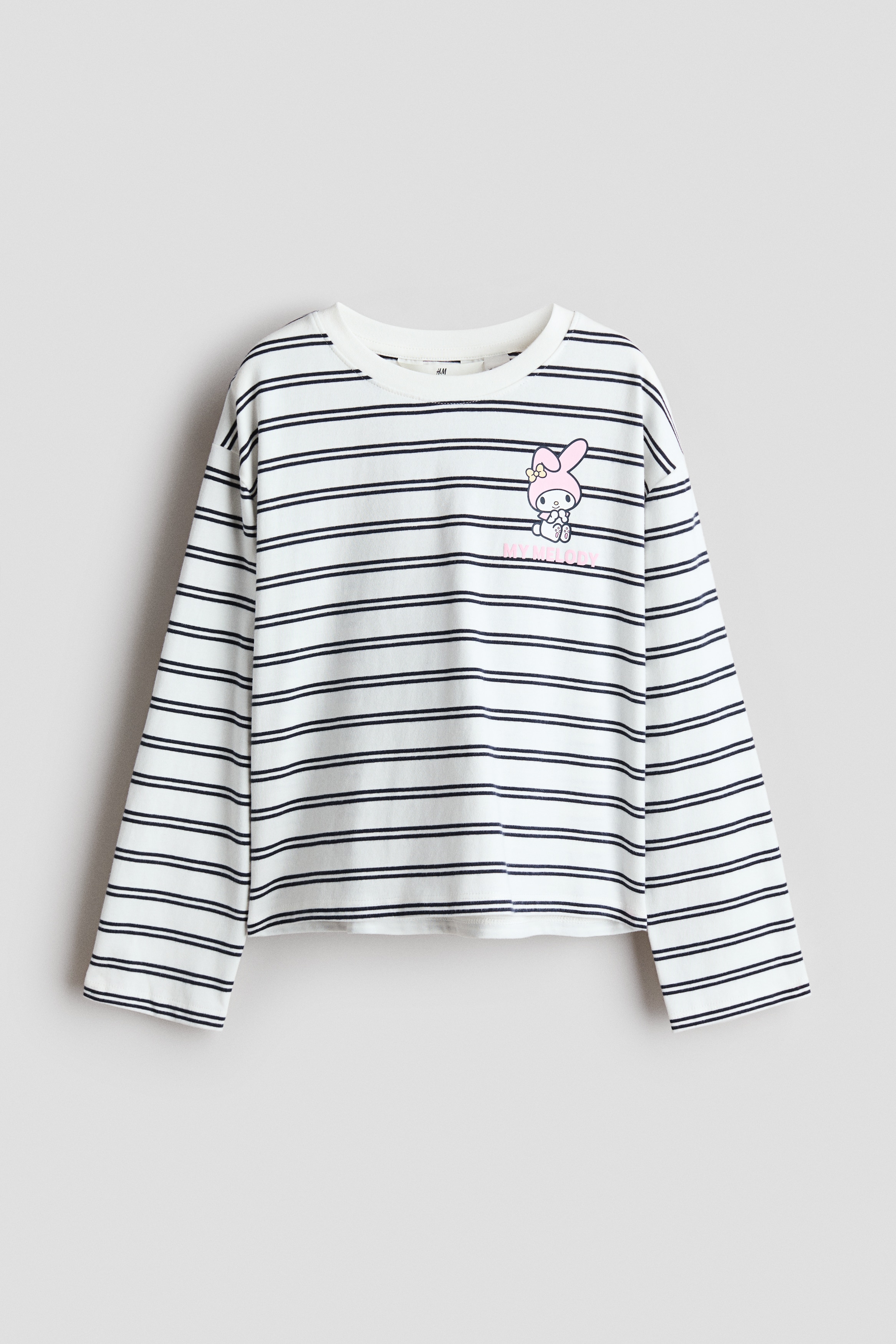 Print-motif long-sleeved T-shirtModel