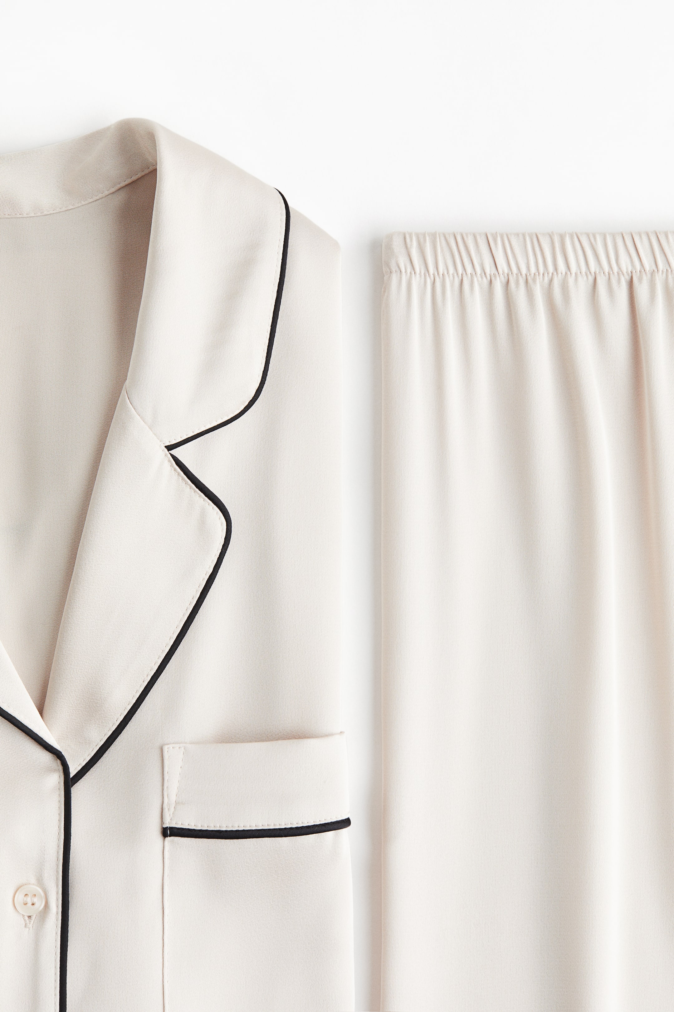 Ingrandisci l'immagine: Set da regalo con pigiama in satin - Beige chiaro - DONNA | H&M CH 8