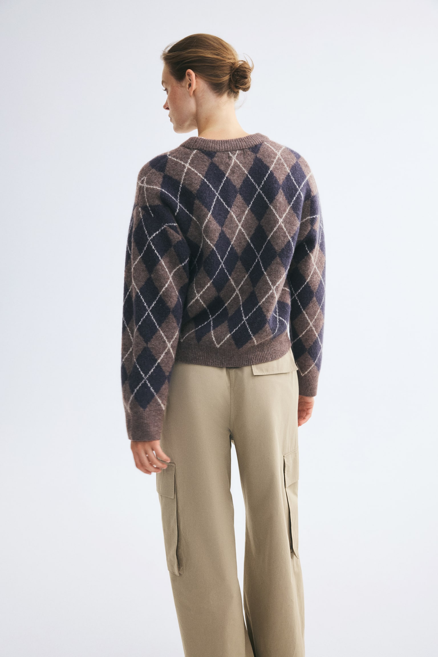 Женский свитер H&M Oversized Knit, цвет: Серо-коричневый / С ромбами — фото 6