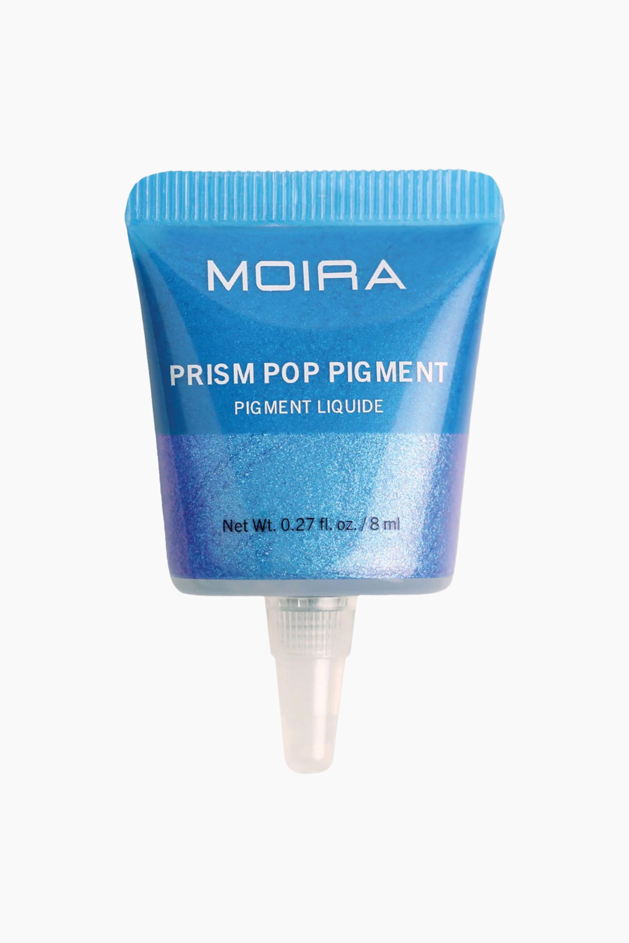 Se større billede: En squeeze-tube med Moira Prism Pop Pigment står lodret i frontvendt visning, med den klare, tilspidsede dyse pegende nedad. Tuben har en ensfarvet blå øverste sektion med hvid branding og overgår til en gennemsigtig nederste sektion, der viser et skinnende, dual-chrome blåt og lilla flydende pigment.