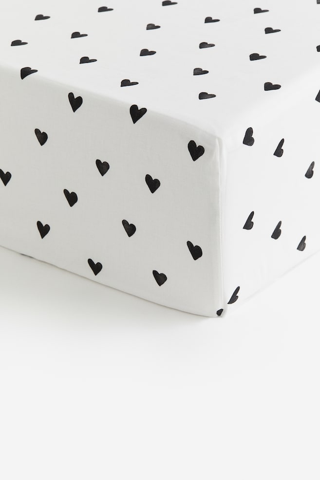Patterned cotton fitted sheet - White/Hearts/Light green/Vehicles/White/Spotted/Light blue/Planes/Light pink/Floral/Light pink/Patterned/White/Hearts/Dark blue/Space motifs/Light beige/Dinosaurs/Light greige/Floral/Light beige/Unicorns/Green/Dinosaurs/White/Cherries/Light yellow/Oranges/Light blue/Fish - 1