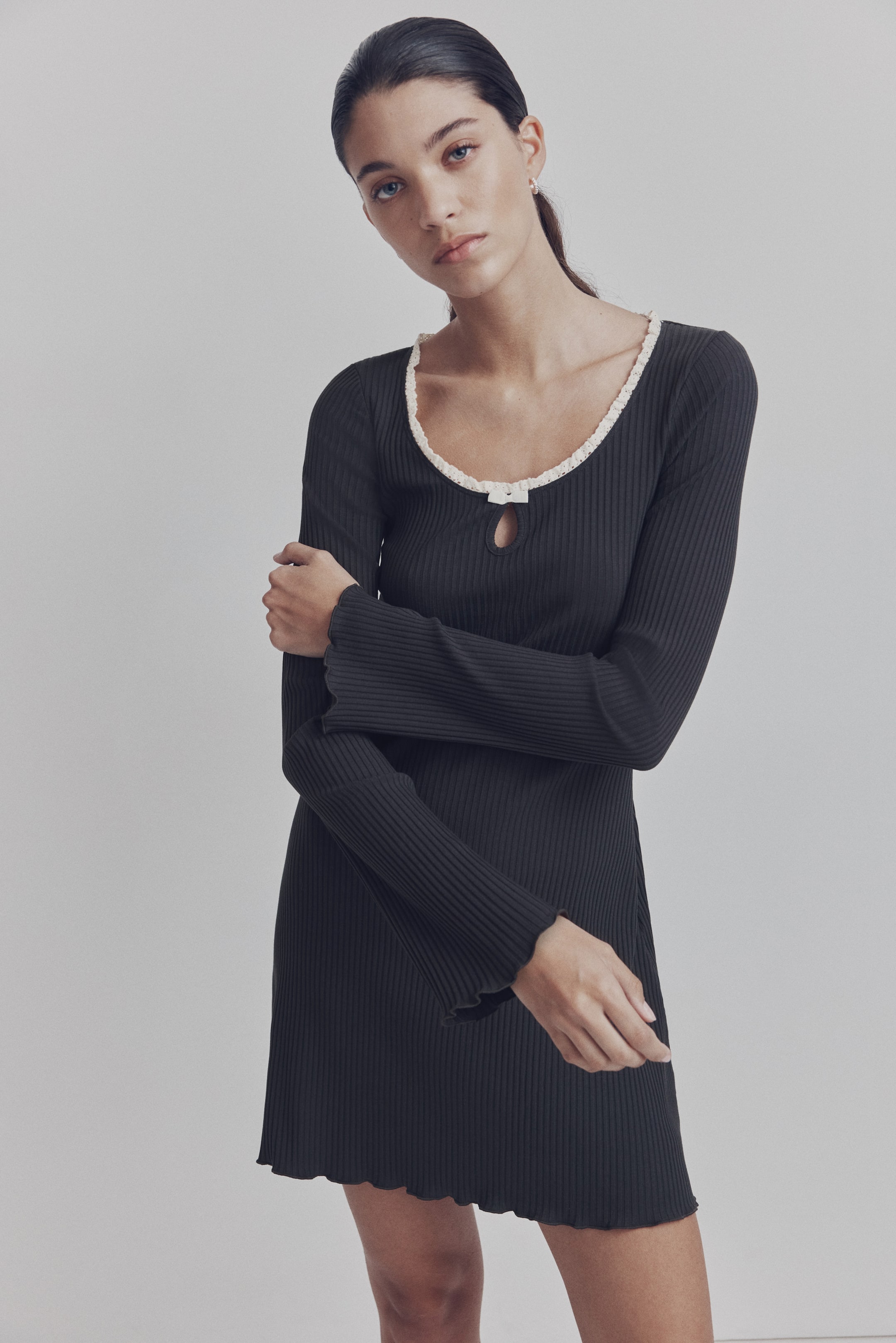 Xem ảnh lớn hơn: Váy gân nổi cổ chữ U - Màu xám đậm - Ladies | H&M VN 1