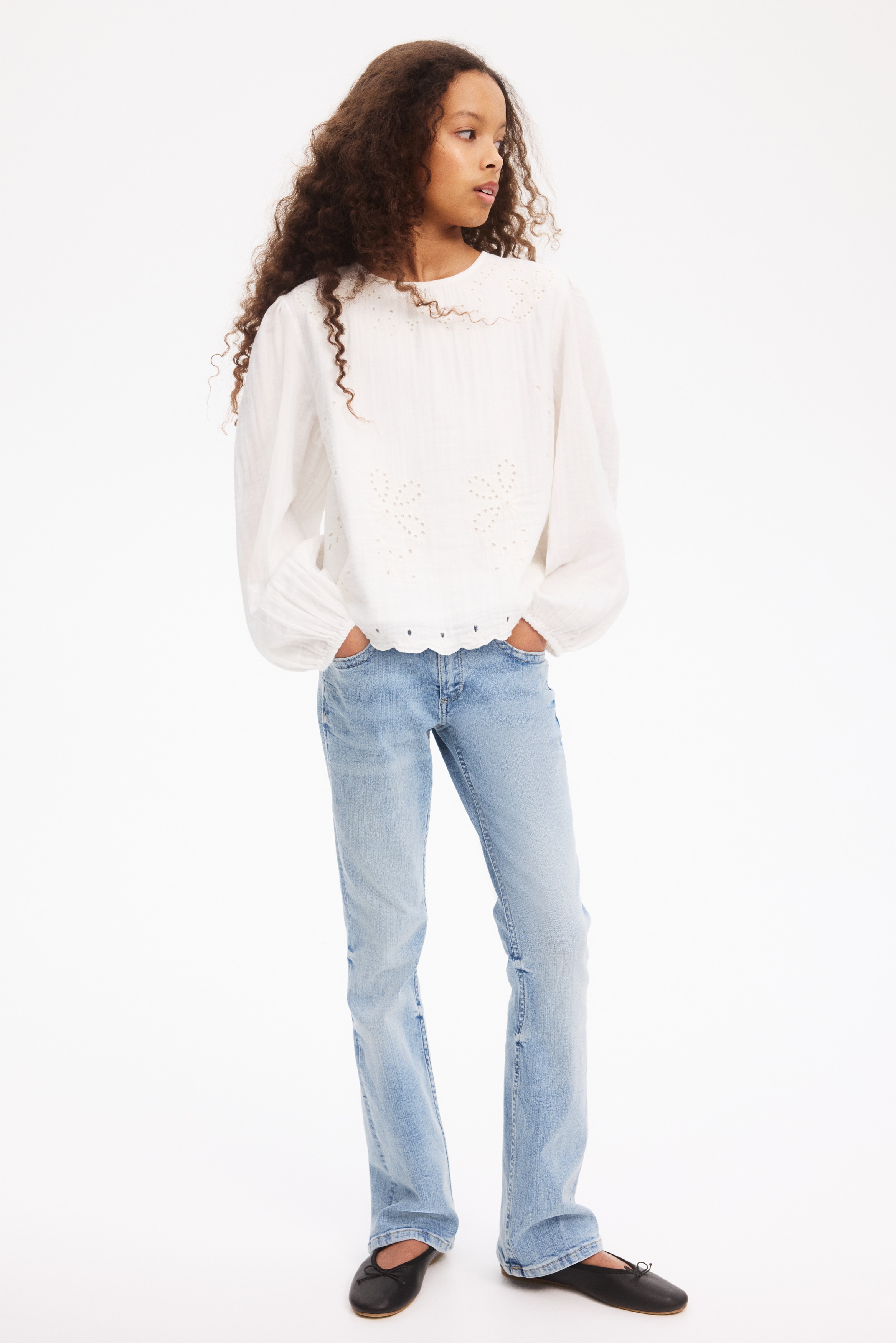 Bootcut Leg Low Jeans - Helles Denimblau/Denimblau/Denimschwarz/Ausgewaschenes Denimgrau/Ausgewaschenes Denimschwarz/Hellgrau/Dunkles Denimblau/Helles Denimblau