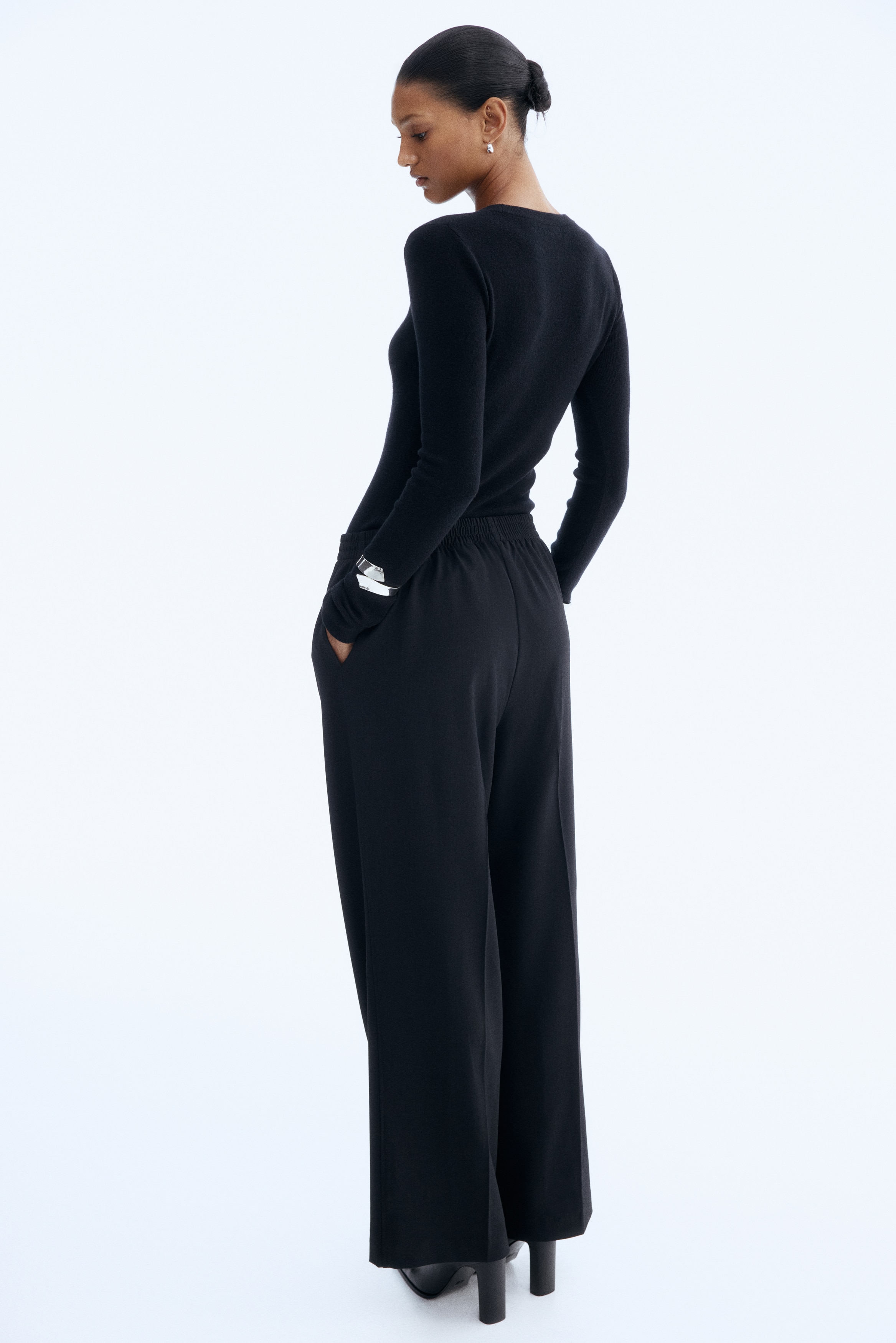 Crease-leg trousers