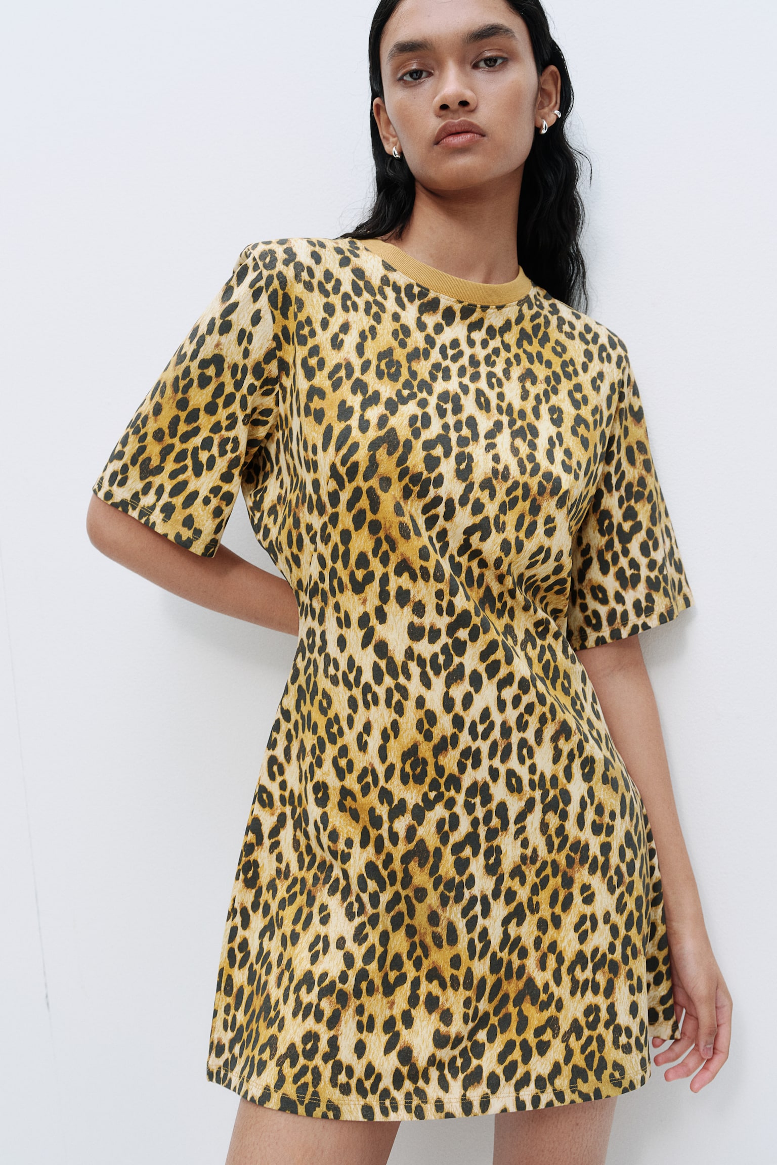 Shoulder-pad T-shirt dress - Beige/Leopard print/Black/Dark khaki green - 1