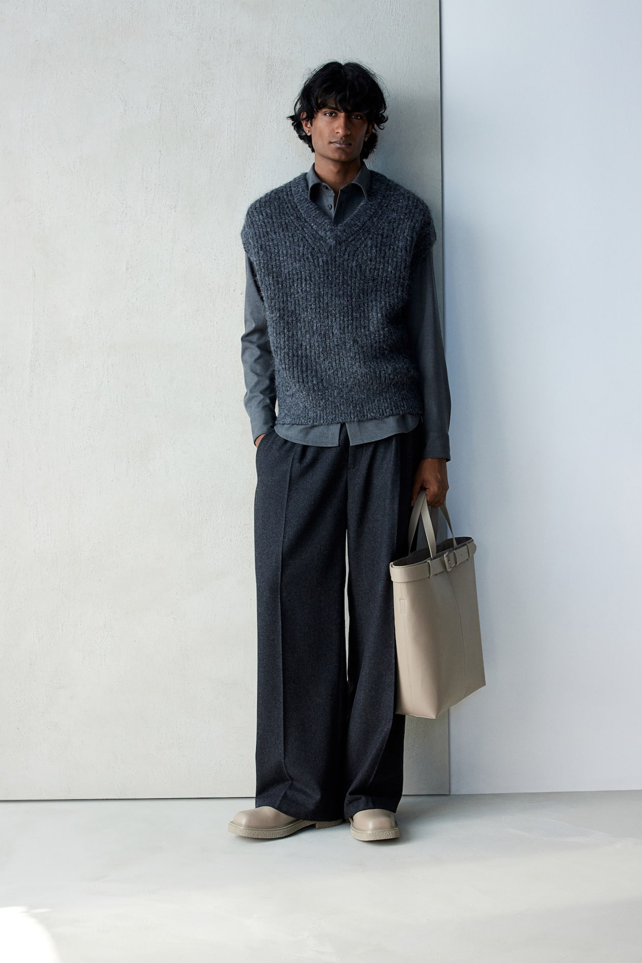 Loose Fit V-neck sweater vest Dark grey Men H&M IN