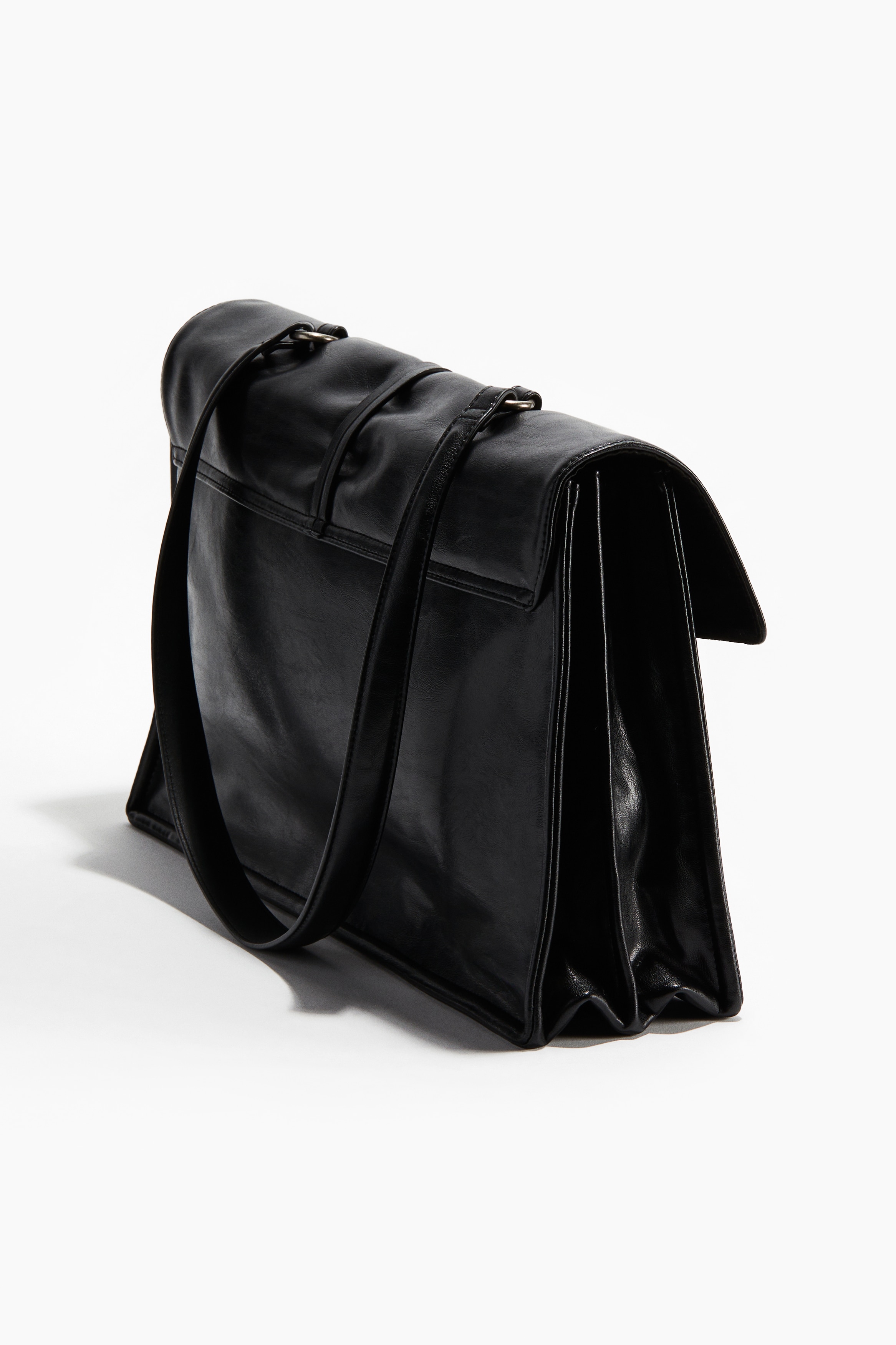 Charm-detail handbag