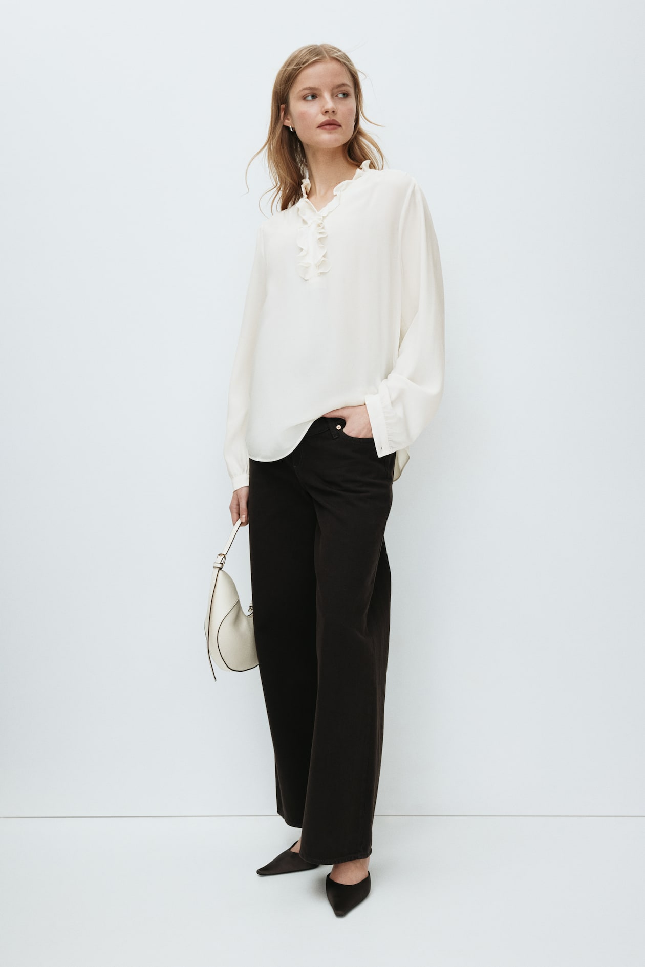 MAMA Ruffle-Collar Blouse