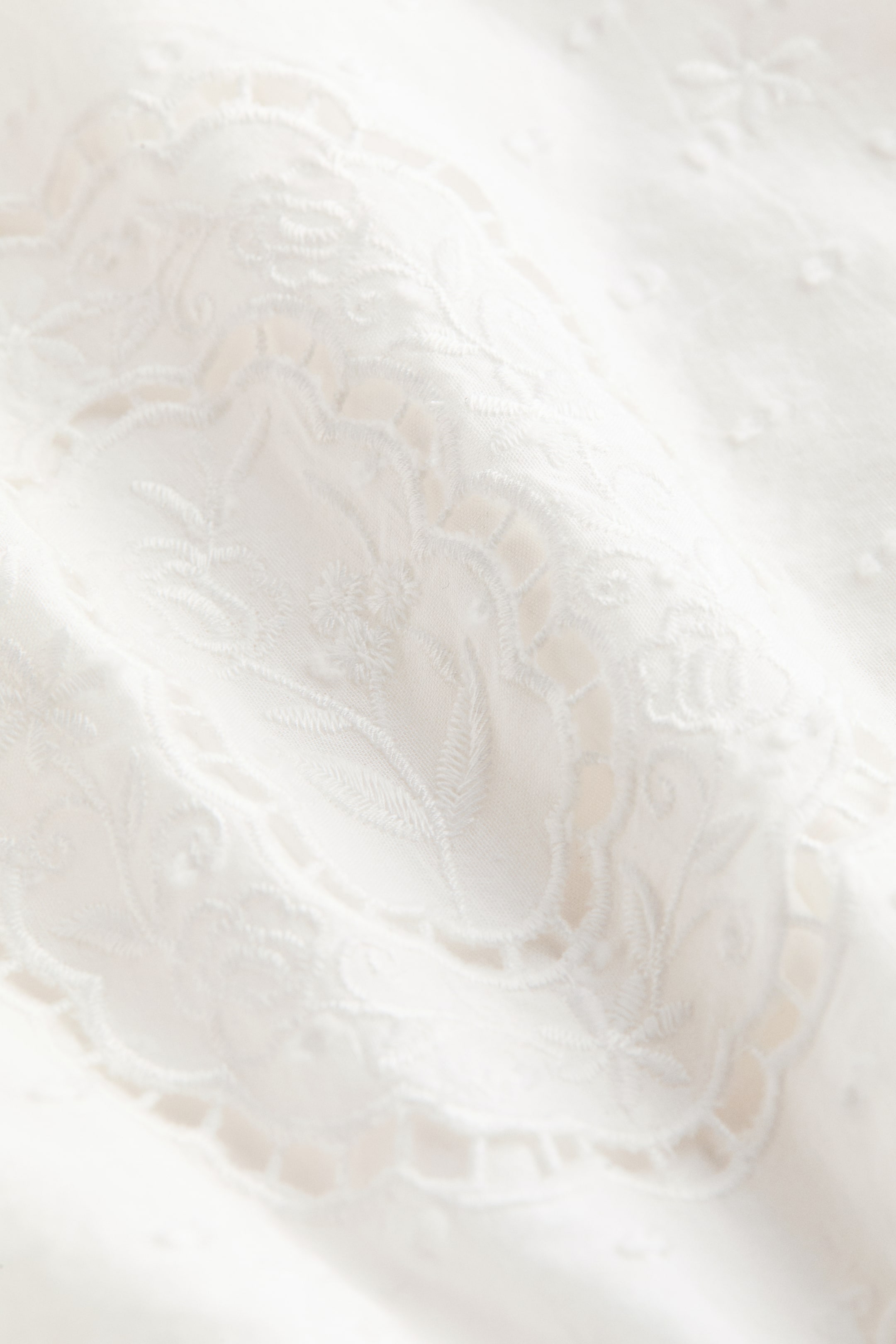 Женские платья H&M Cape-Detail Dress with Eyelet Embroidery — фото 3