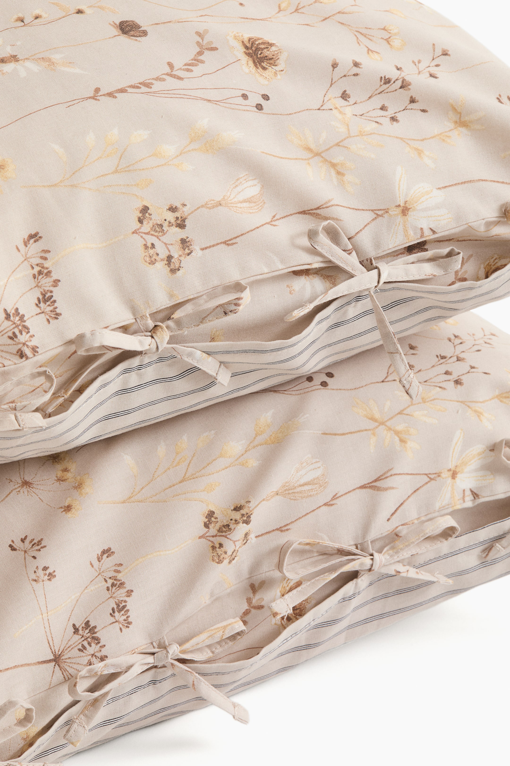 2-pack floral pillowcases