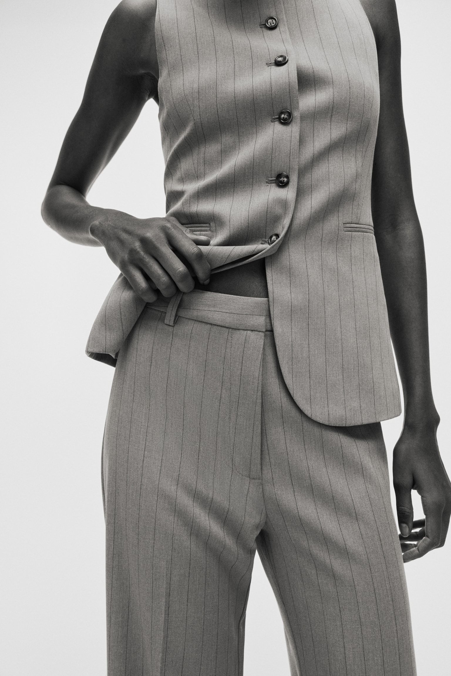 Utsvängd byxa - Gråbeige/Kritstrecksrandig - 1