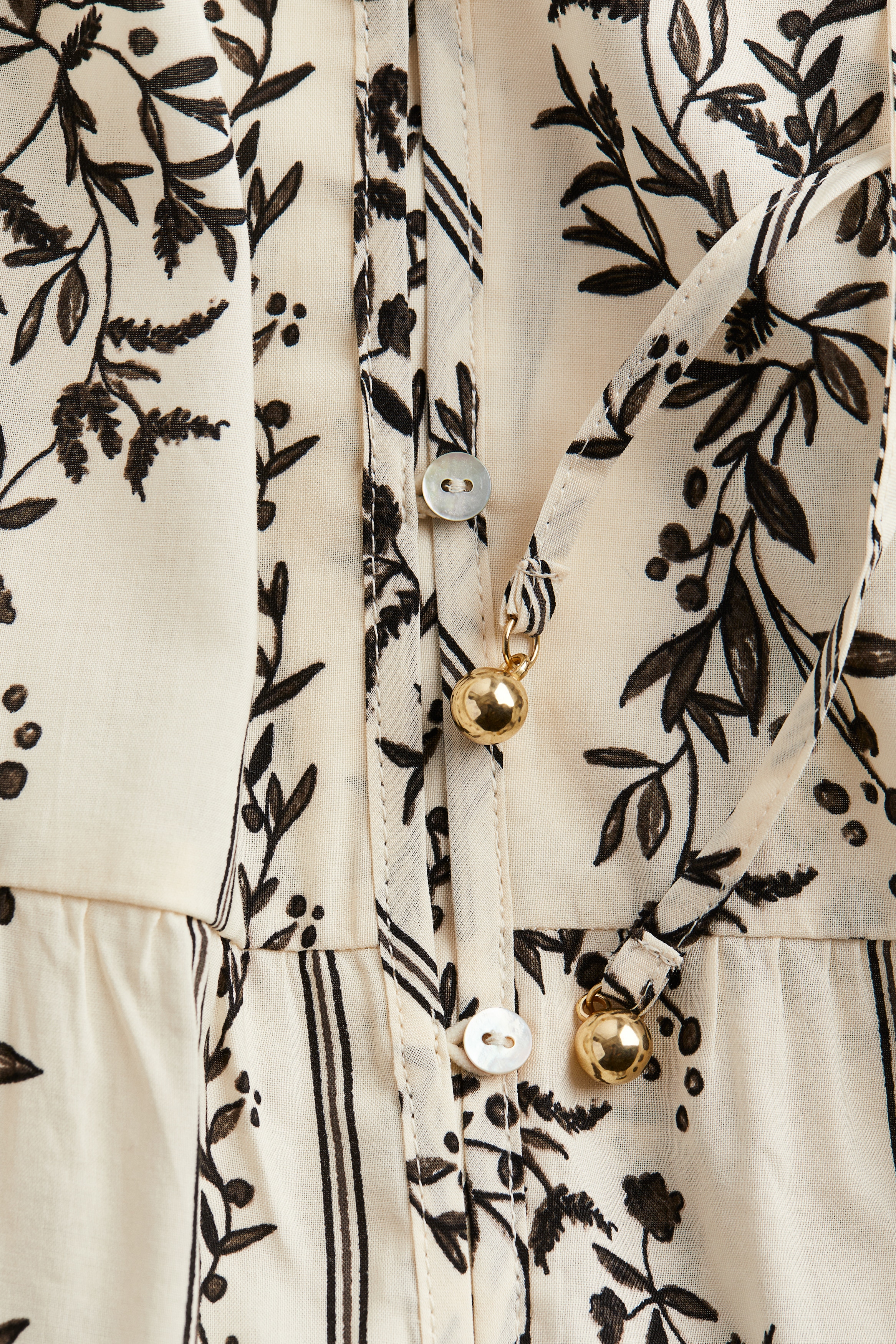 Women's Cream/Black floral Tiered maxi dress | H&M