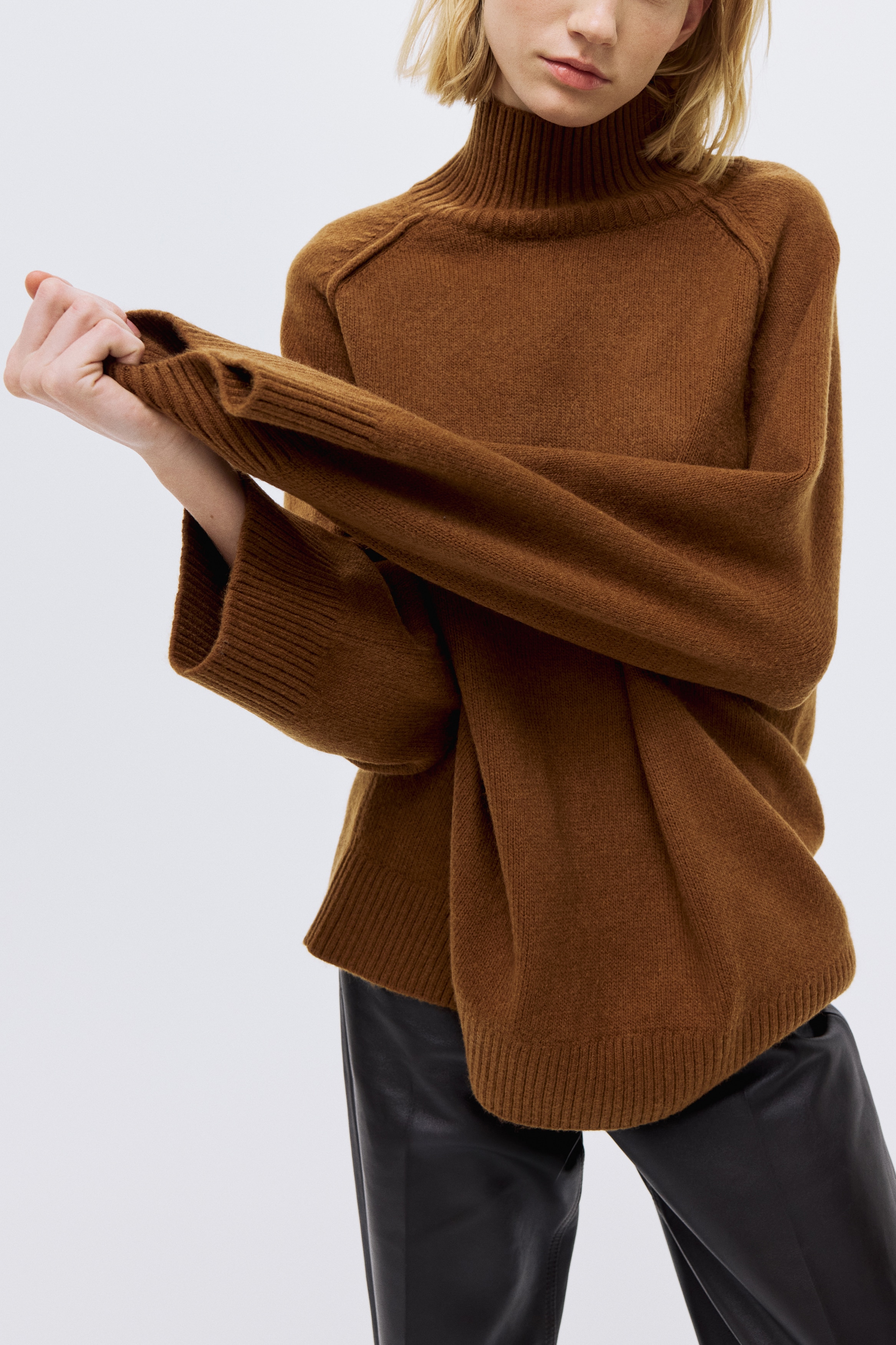 Oversized Mock-Turtleneck Sweater - Light beige - Ladies | H&M US