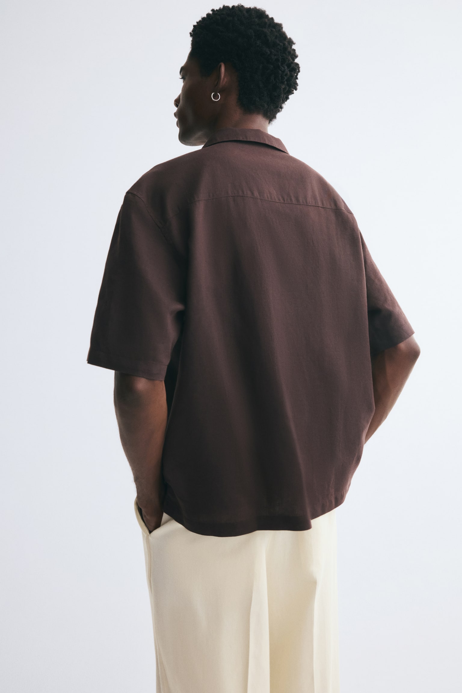 Мужская рубашка H&M Relaxed-Fit Linen-Blend Resort, цвет: Тёмный коричневый — фото 5