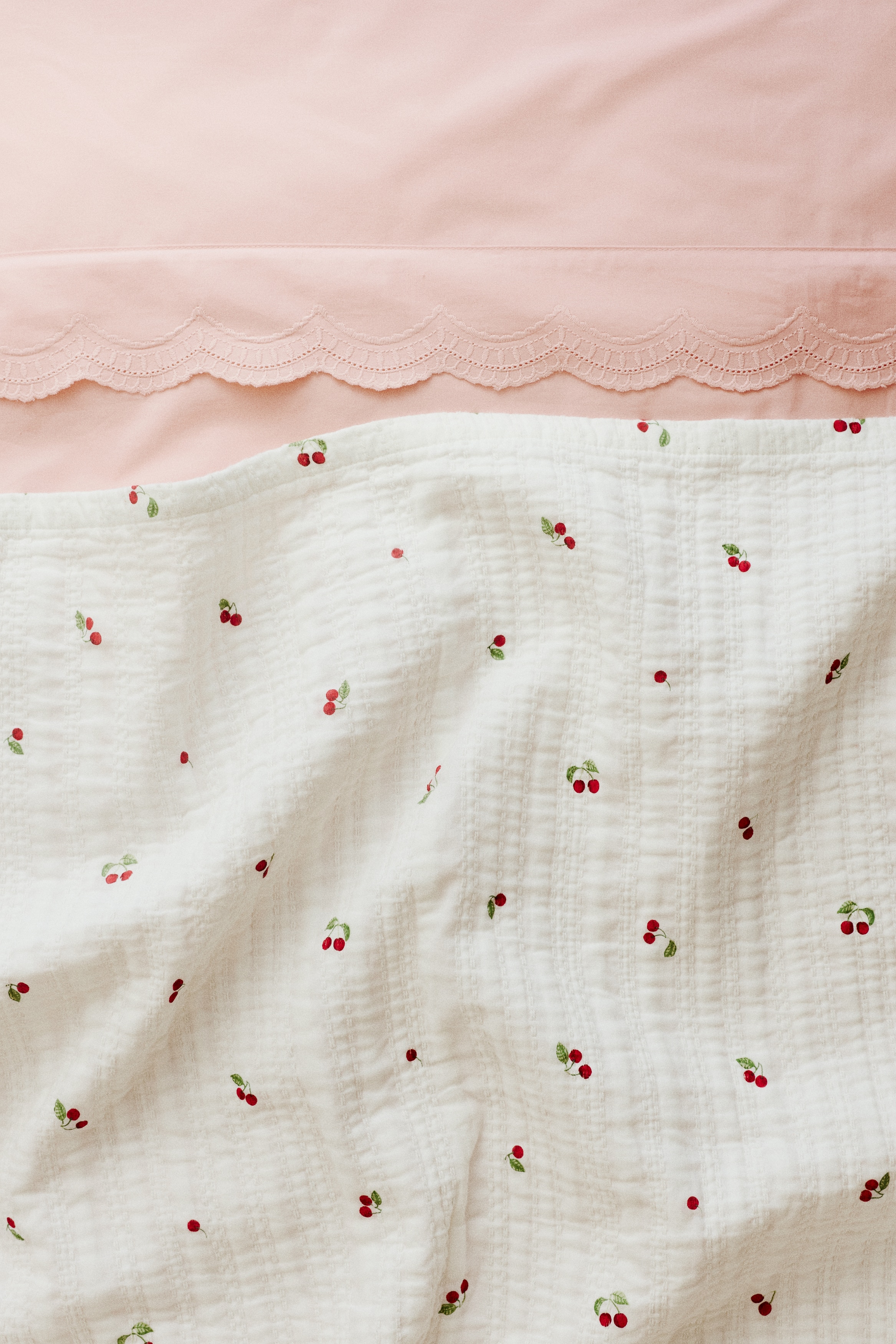 Cotton muslin bedspread - Cream/Cherries