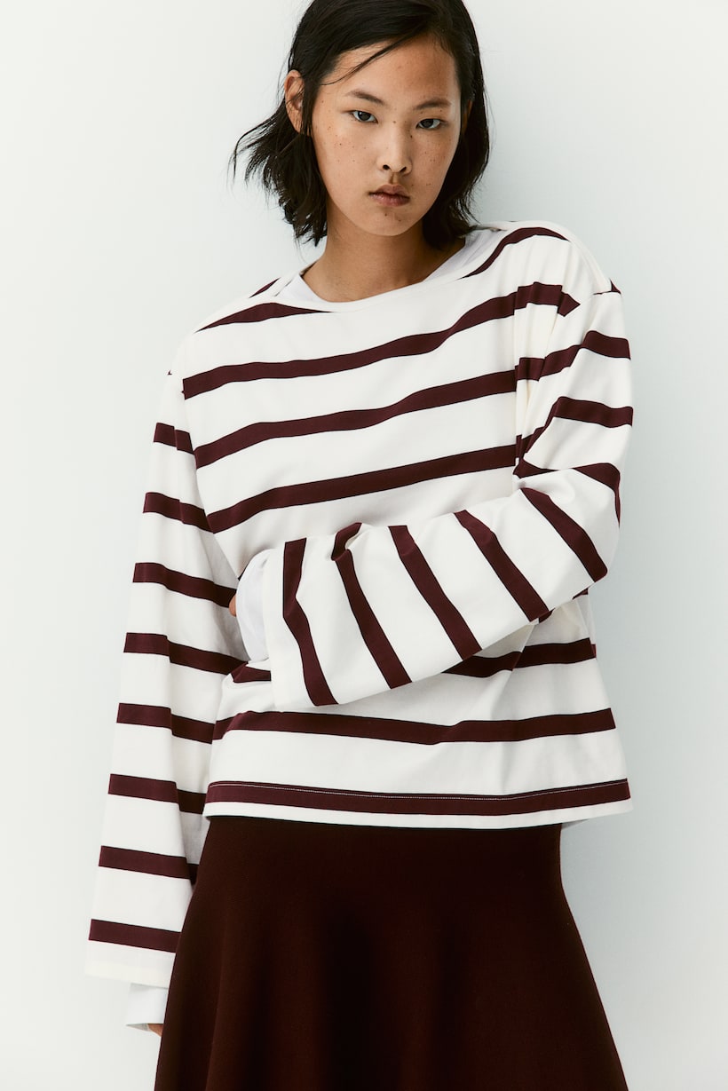 H&M burgundy striped Oversized top in cotton jersey with a boat neckline, dropped shoulders and long sleeves.