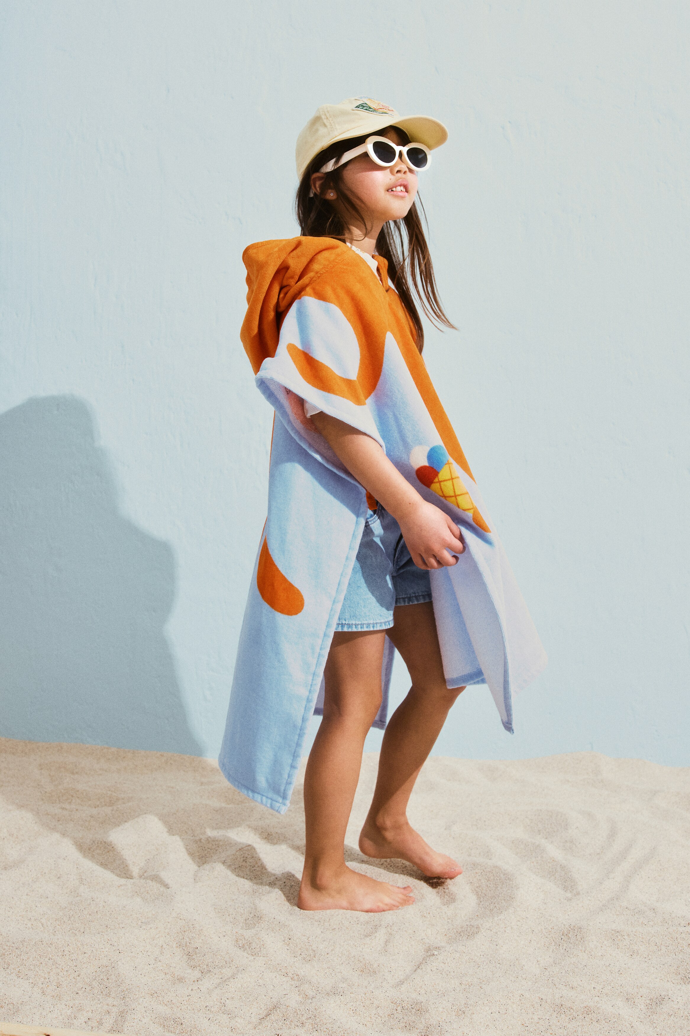 Badcape met kap - Lichtblauw/inktvis/Roze/papegaai/Olijfgroen/dinosaurus/Rood/aardbei/Lichtbeige/giraf/Lichtroze/bloem/Blauw/vissen/Wit/pelikaan/Dusty groen/krokodil/Lichtblauw/haai