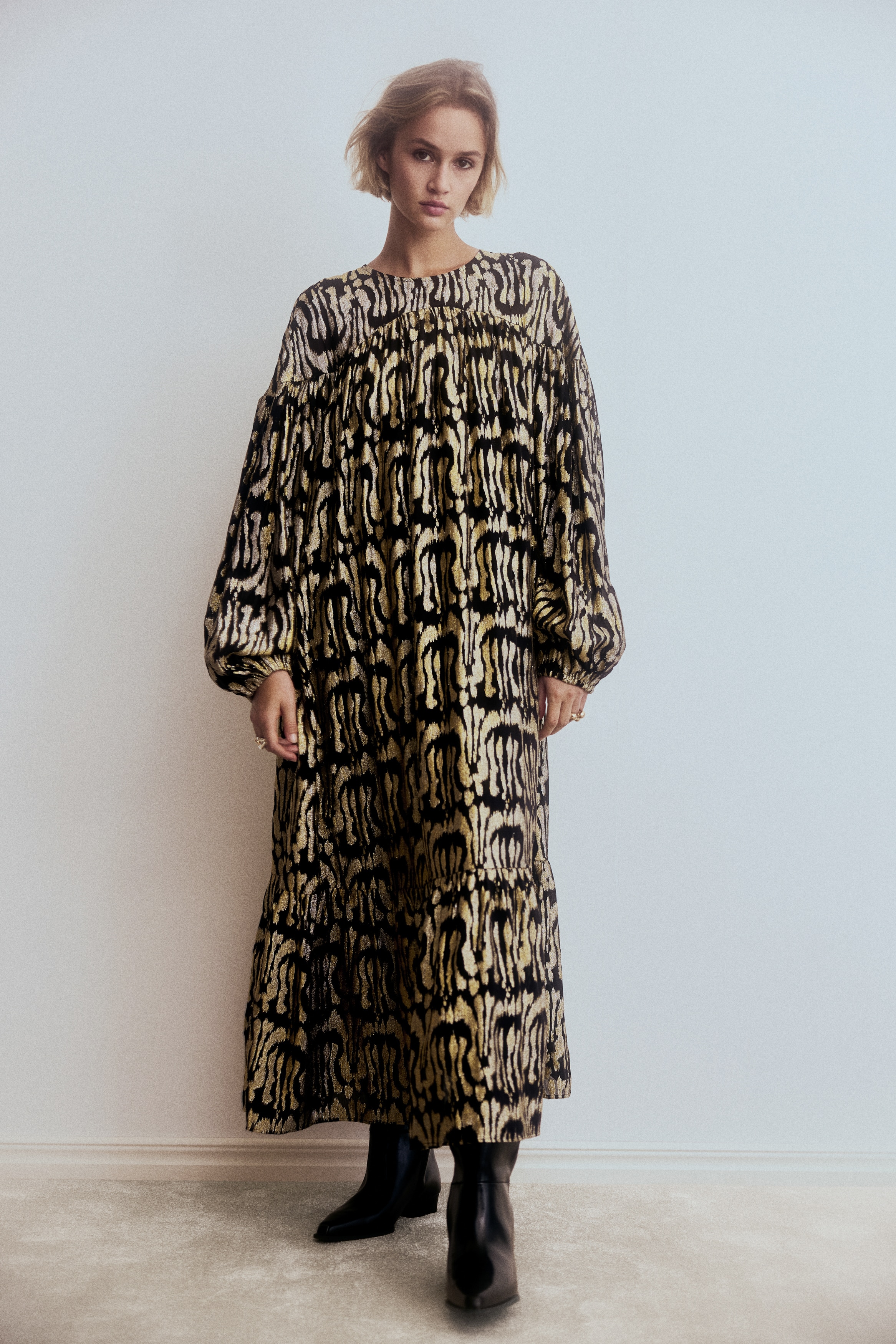 Gold Dresses | Sequin, Maxi, Party & Wedding Guest | H&M AU