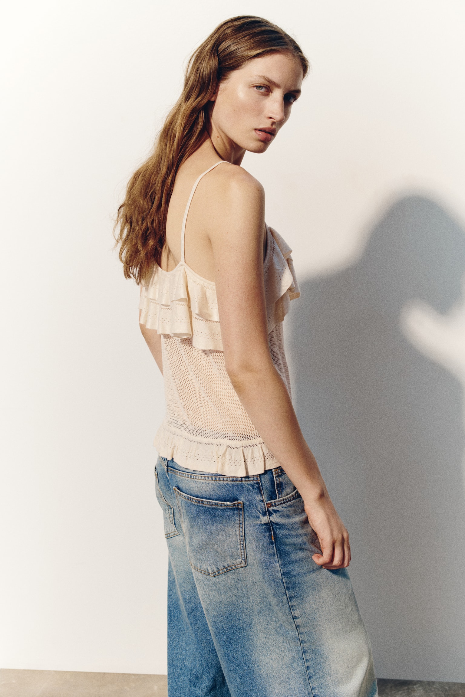 Женский топ H&M Flounced Pointelle-Knit Top, цвет: Светлый бежевый — фото 3