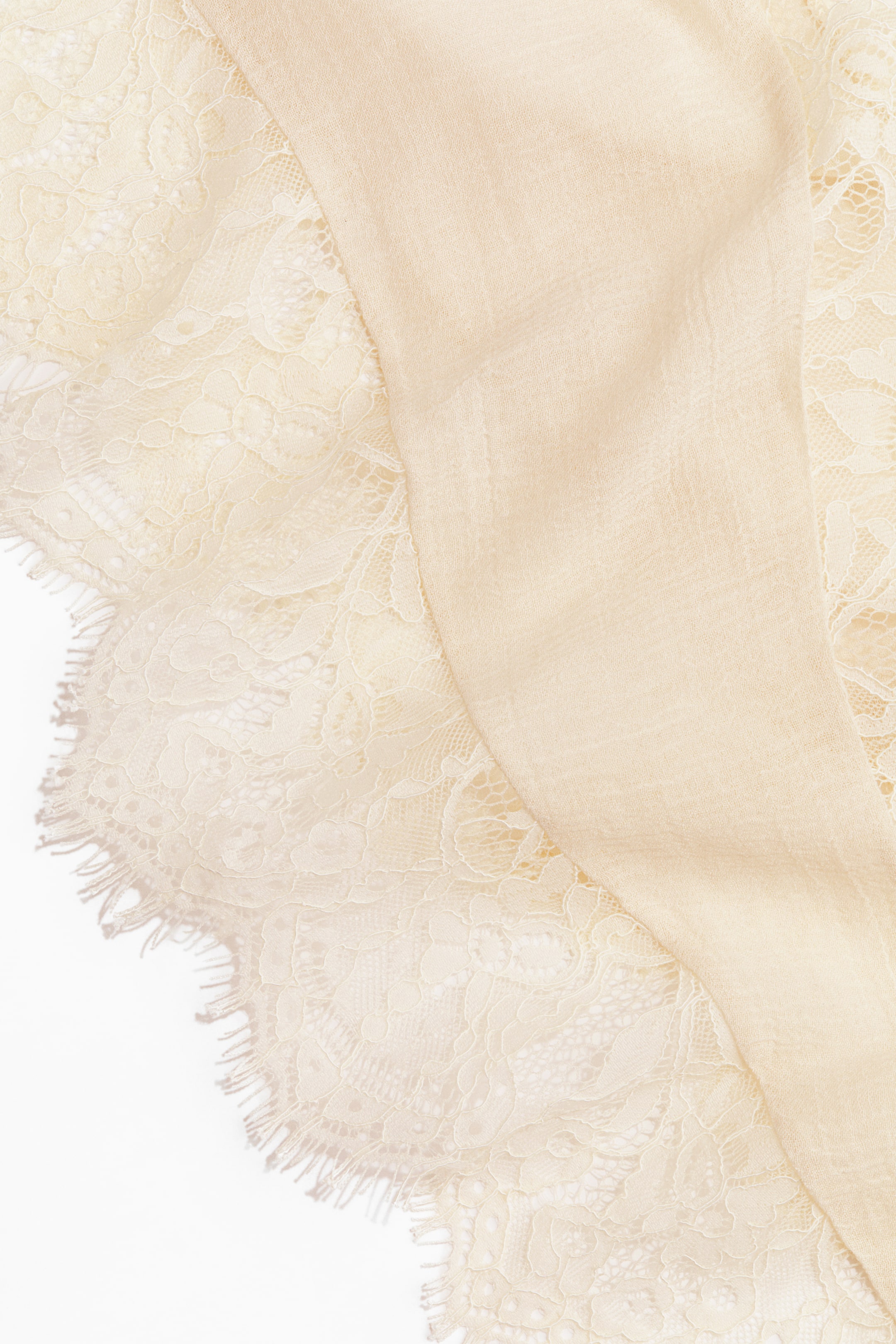 Lace-trimmed scarf