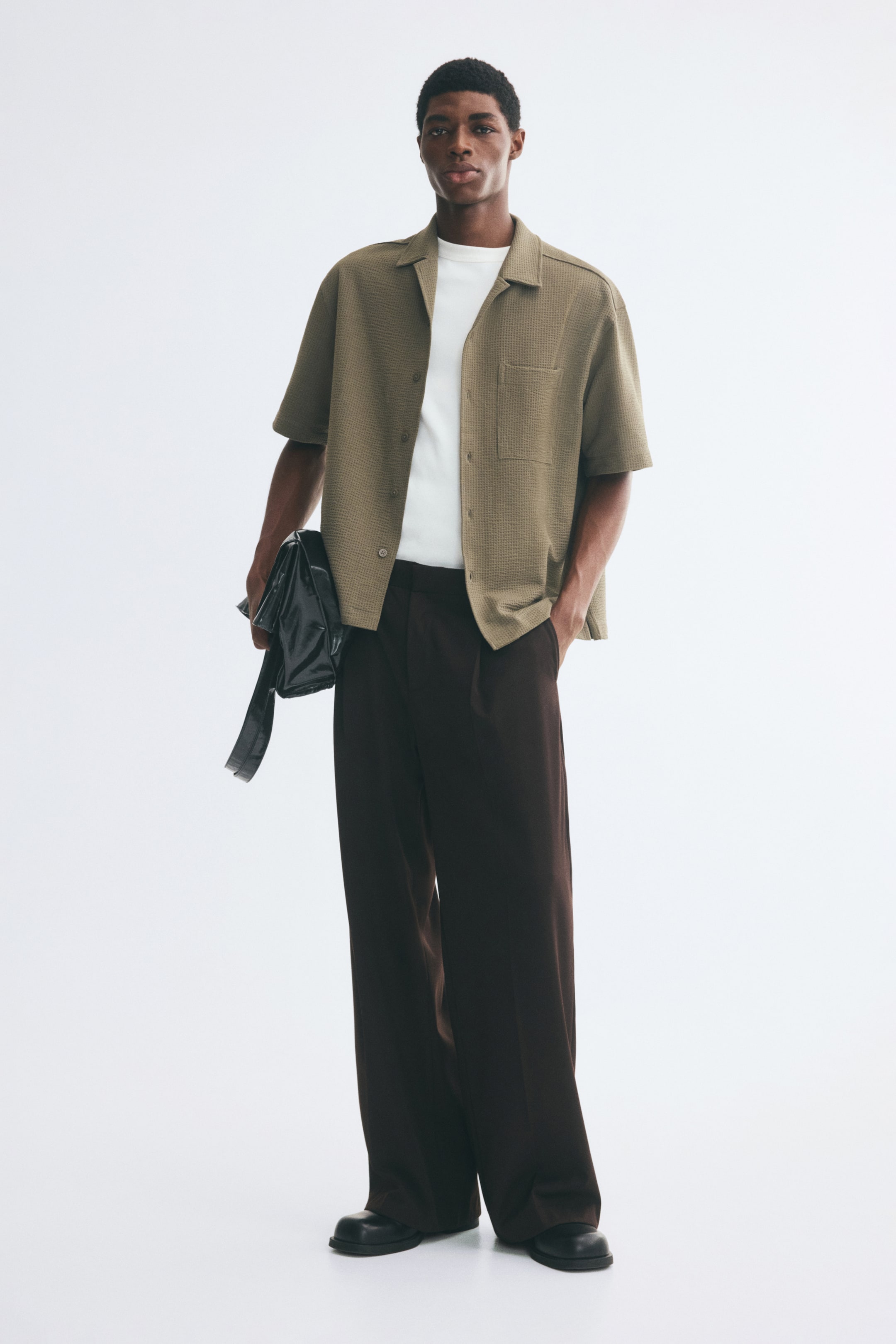 View larger image: Relaxed Fit Waffled resort shirt - Khaki green - Men | H&M 1