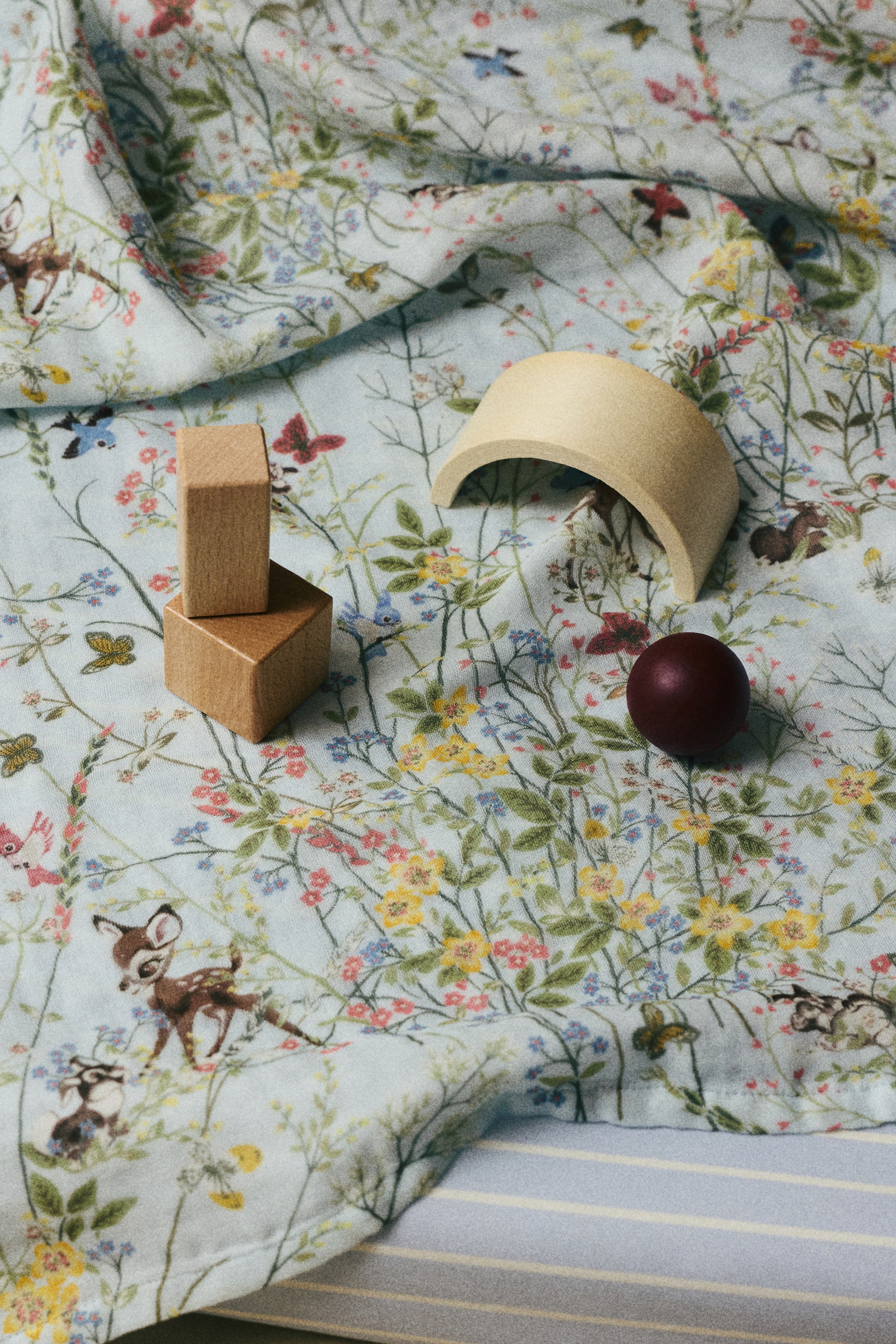 Zobrazit větší obrázek: Mušelínová dečka - Bílá/Bambi - HOME | H&M CZ 1