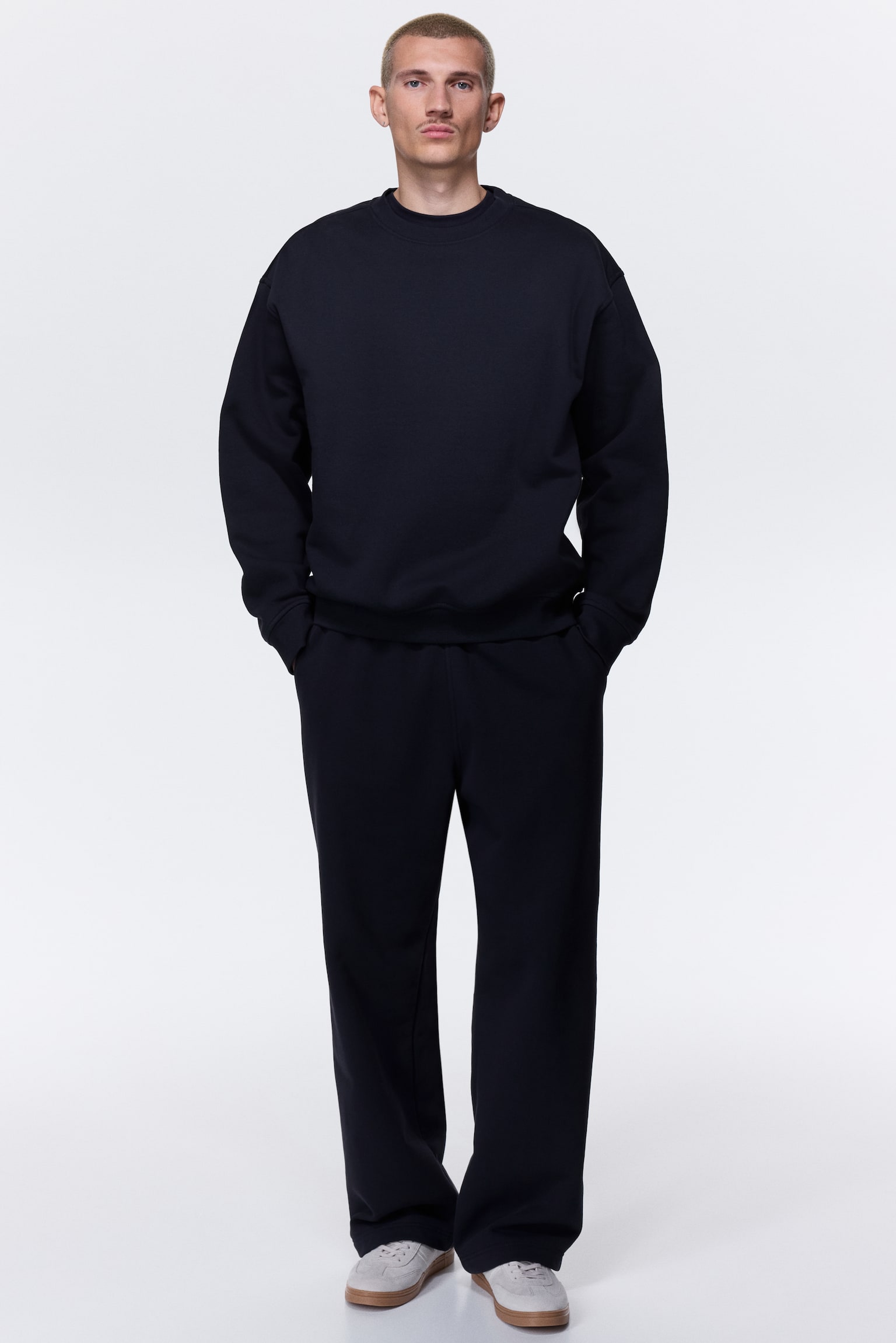 Loose-Fit Sweatshirt - Dark blue/Black/Plum/Dark gray/Brown/Gray melange/Green/White/Green/Light blue/Pink/Dusty blue - 4