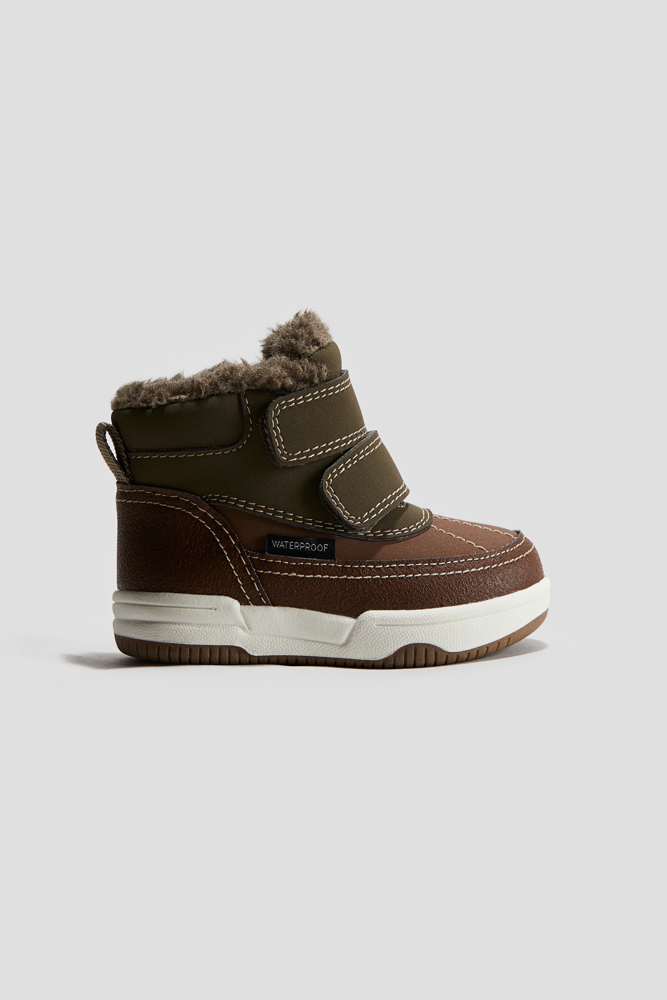 Pantofi sport înalți impermeabiliModel