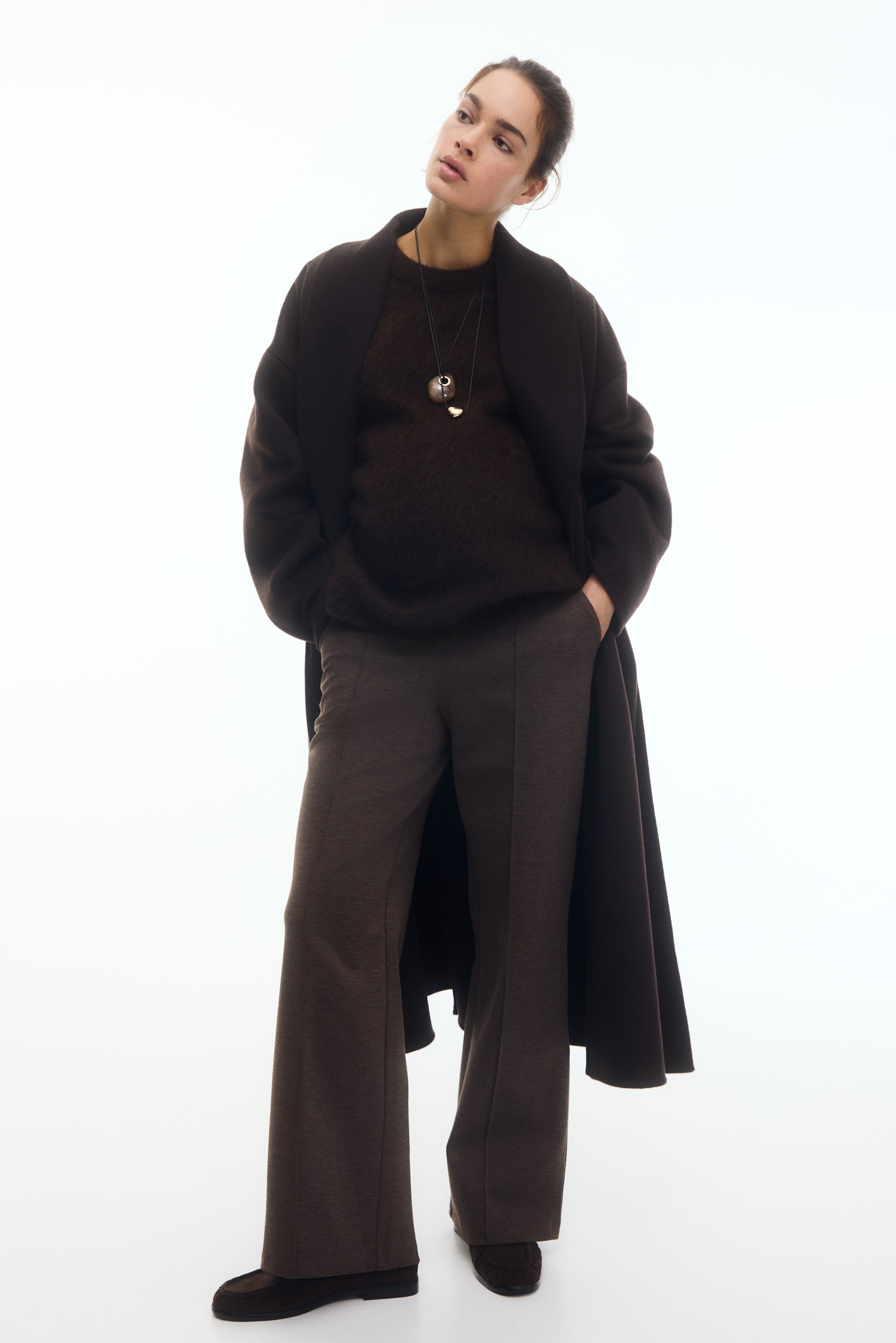 Ampliar la imagen: MAMA Pantalón con pliegues al frente - Café jaspeado oscuro - Ladies | H&M MX 1