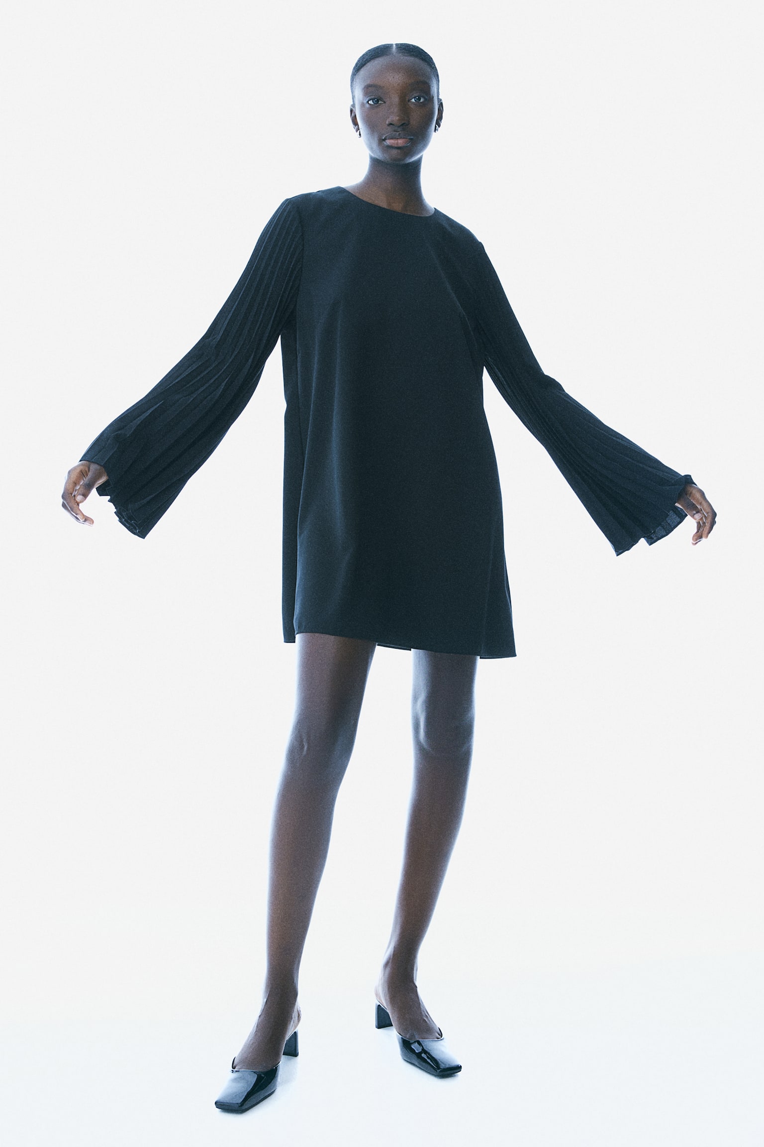 Pleat-sleeved dress - Svart - 6