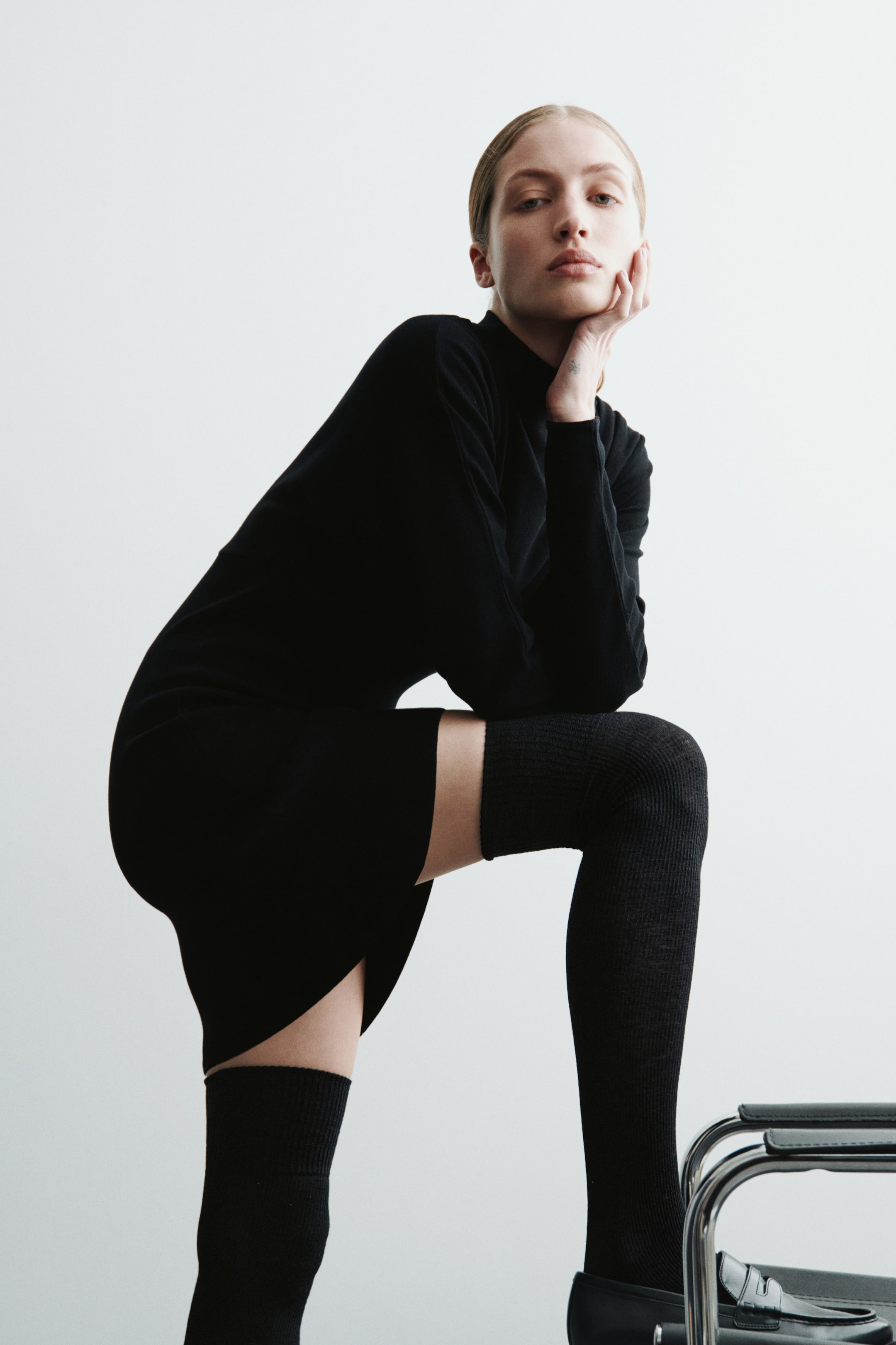 Zobacz większy obraz: Nadkolanówki z domieszką wełny - Czarny - ONA | H&M PL 1