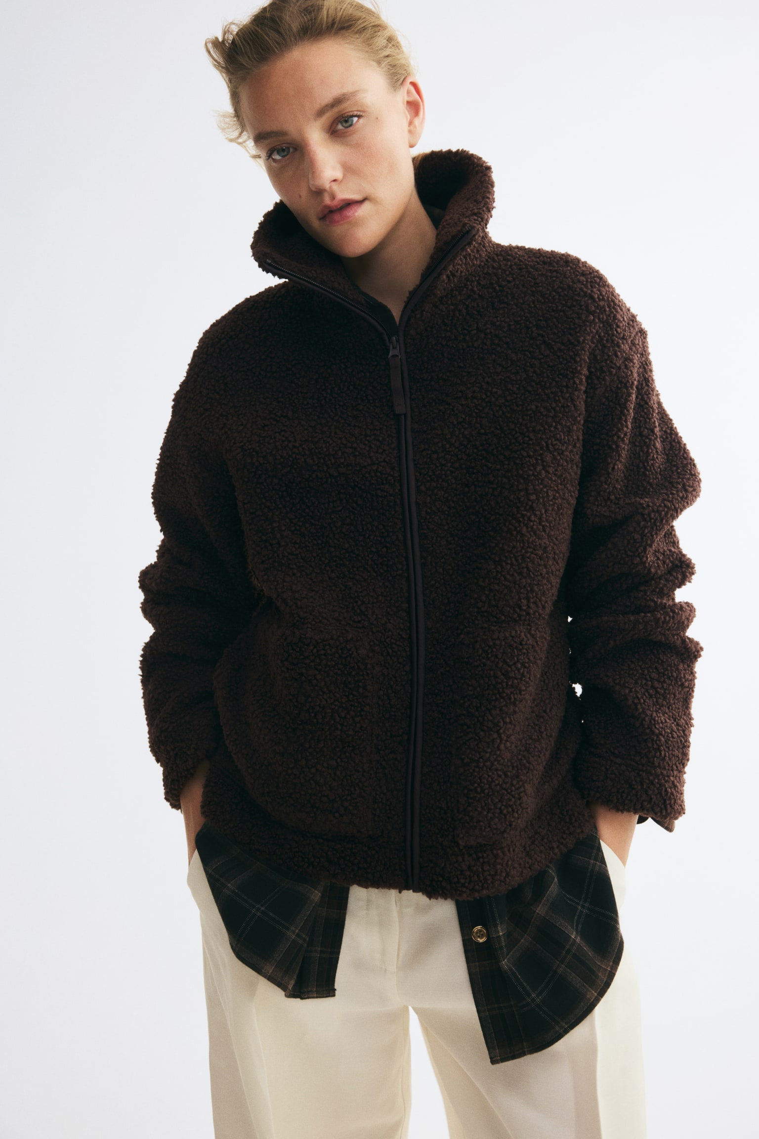 Женская куртка H&M Teddy Fleece, цвет: Тёмный коричневый — фото 4