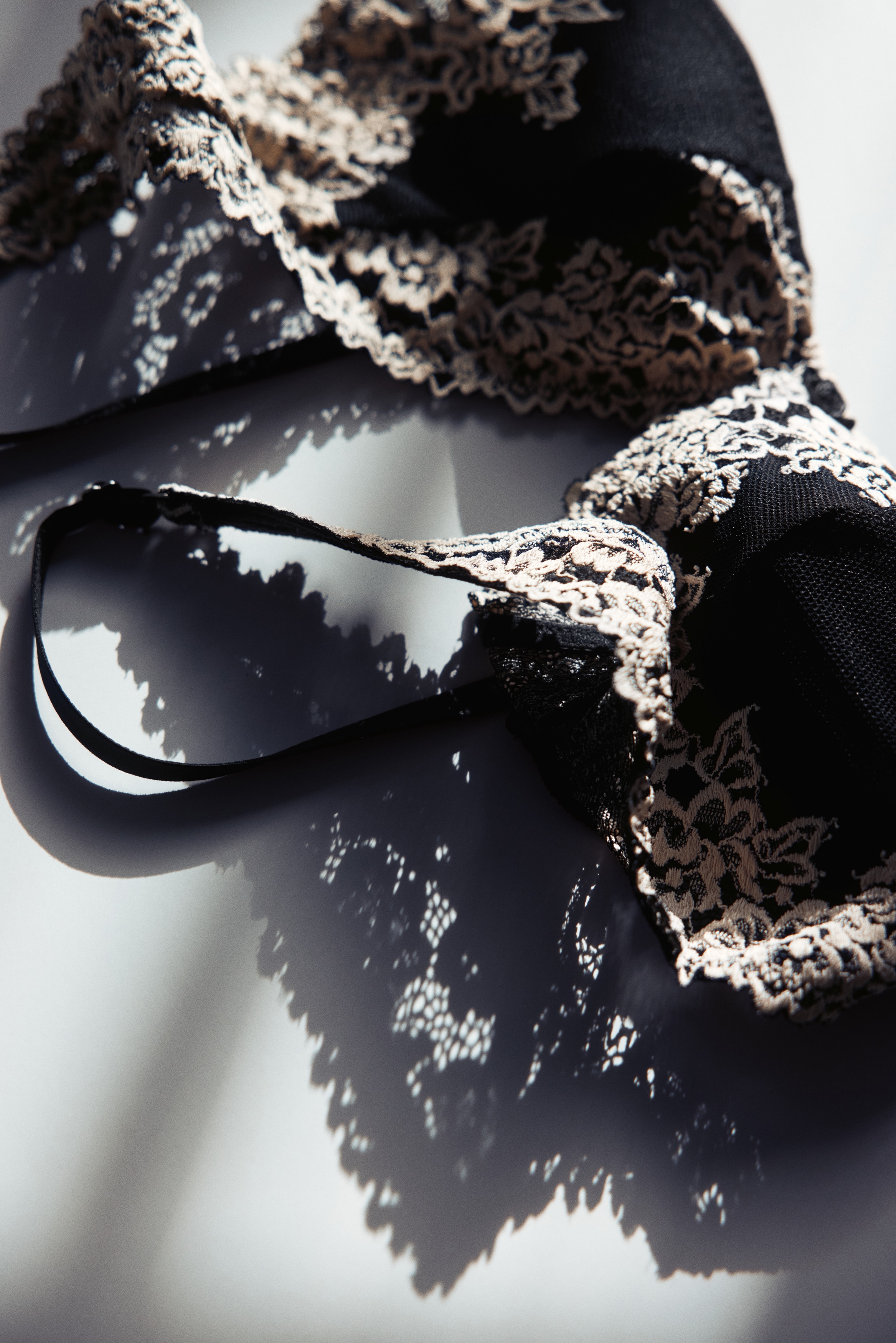 Padded soft lace bra