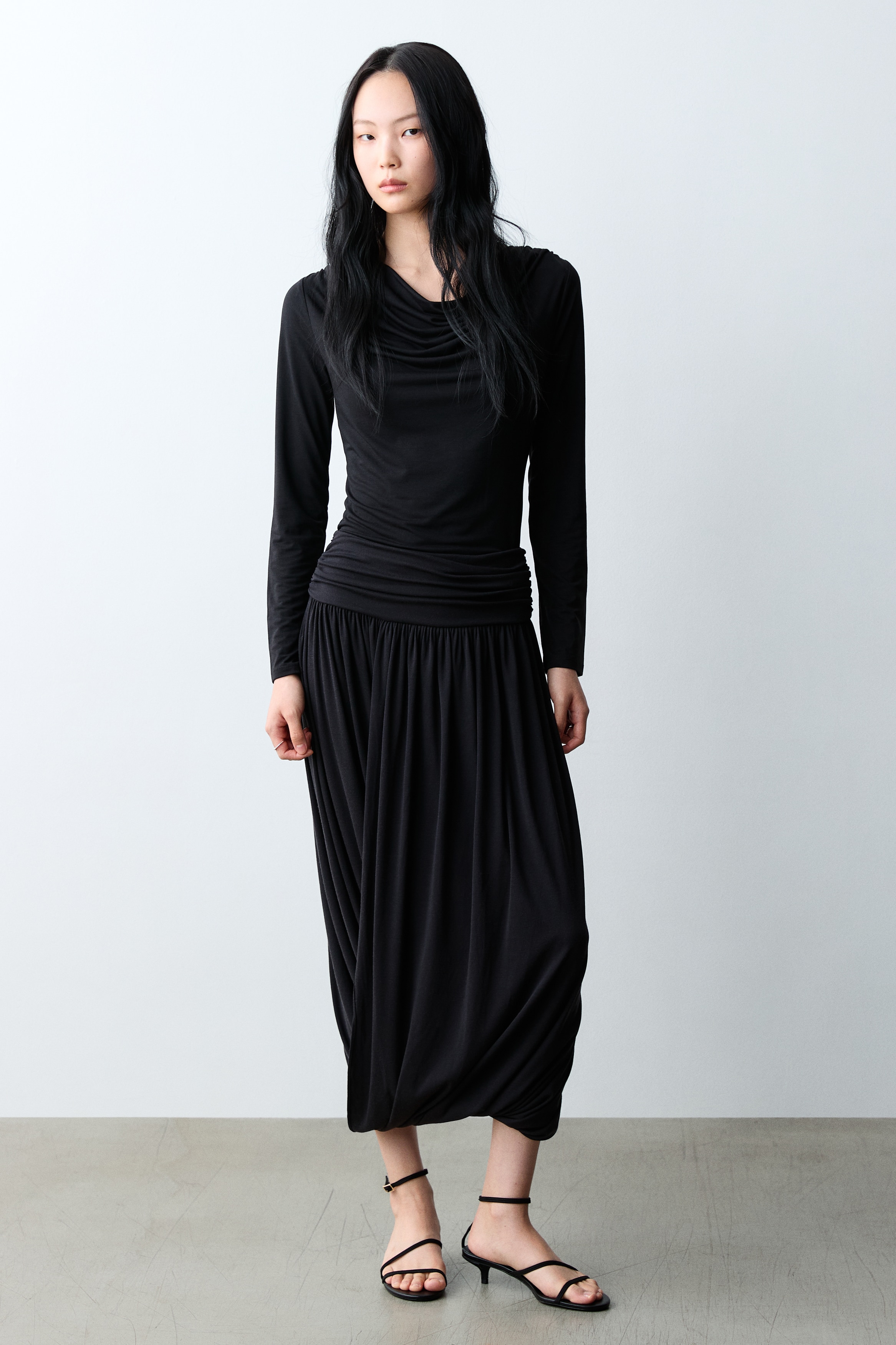 垂墜感中長裙 - 黑色