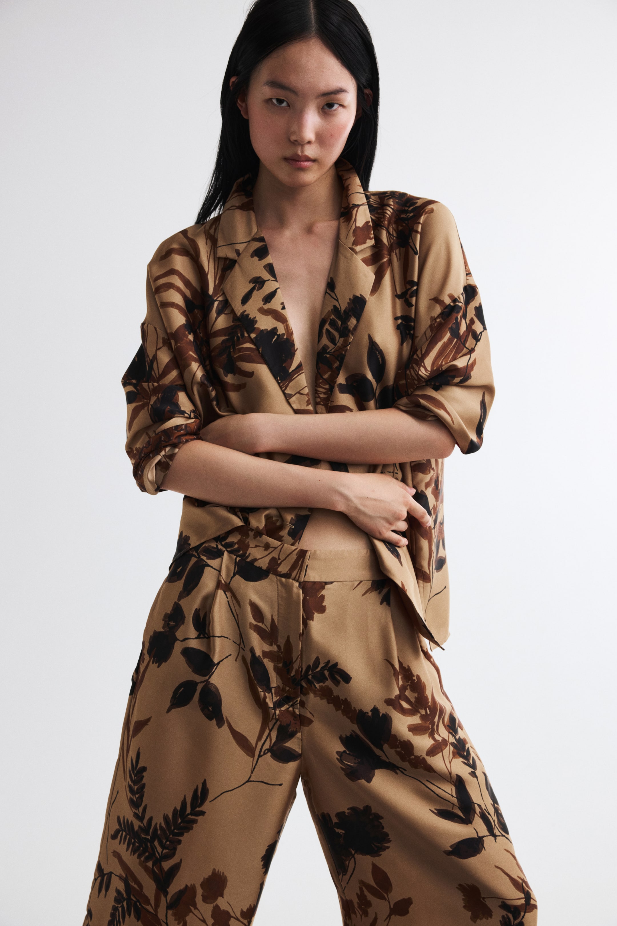 Grösseres Bild ansehen: Zweireihiger Blazer aus Satin-Twill - Beige/Gemustert - DAMEN | H&M CH 1