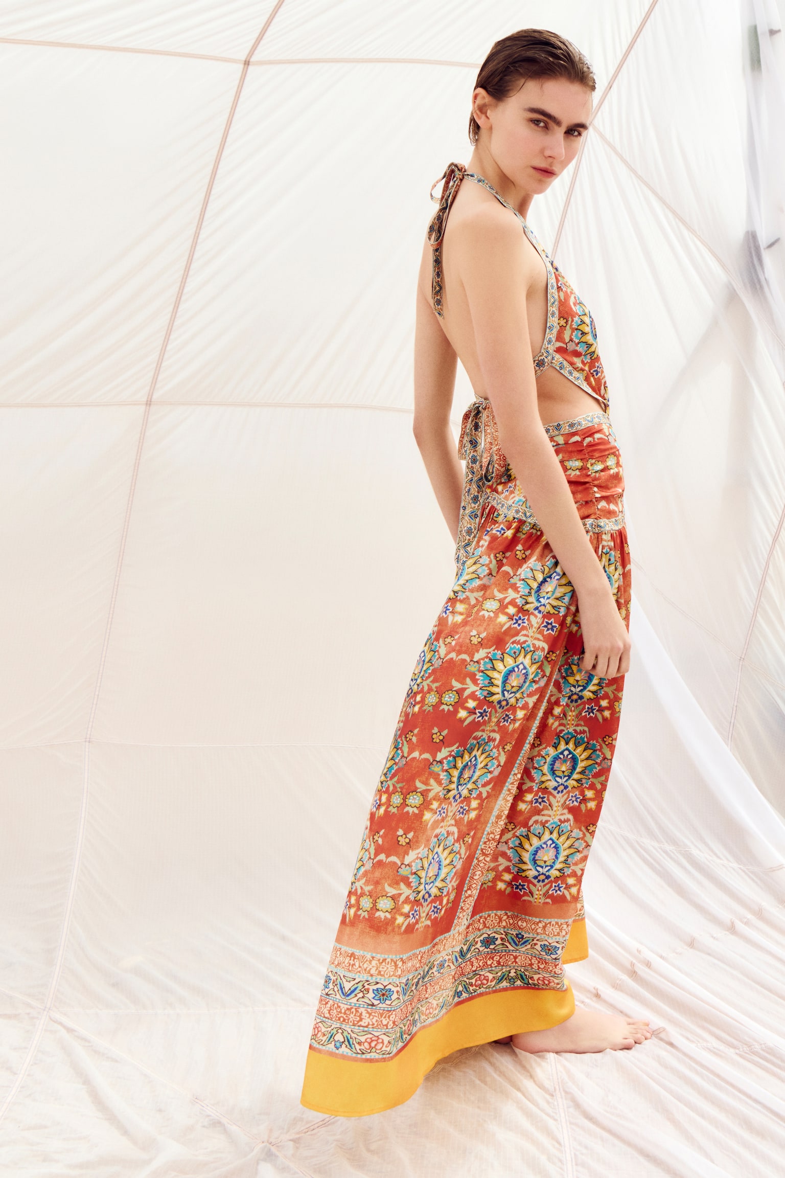 Neckholderkleid mit freiem Rücken - Orange/Gemustert - 5