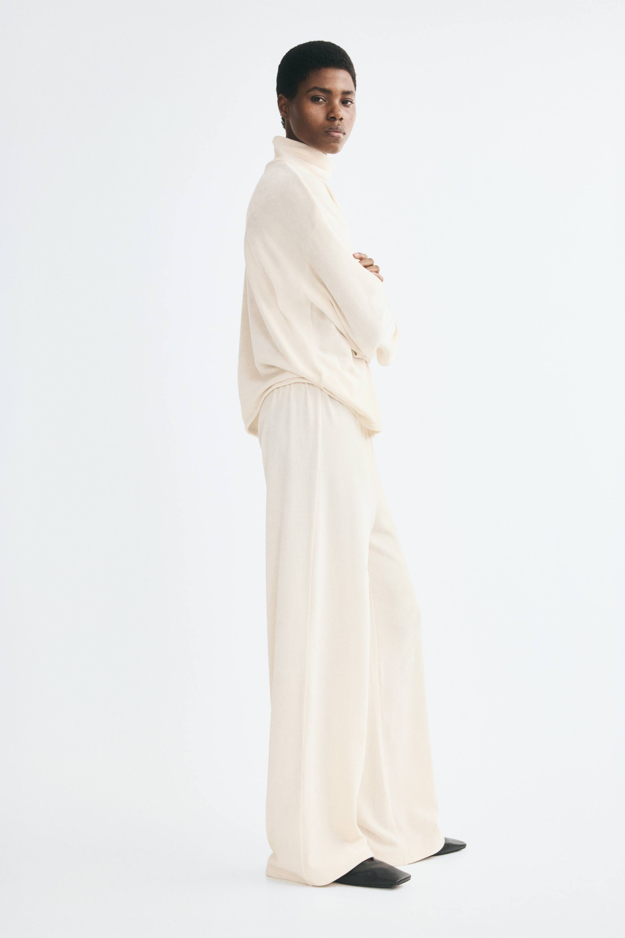 View larger image: Ribbed velour trousers - Cream - Ladies | H&M 1